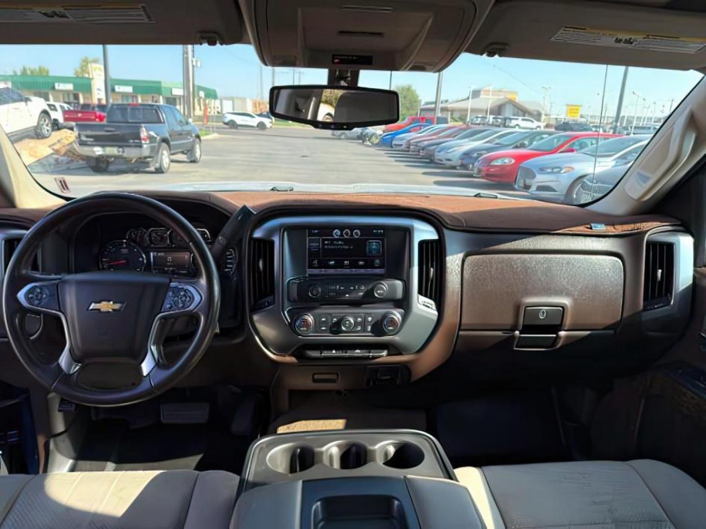 2015 BLUE /Jet Black Chevrolet Silverado 1500 (1GCVKREC8FZ) with an 53 VORTEC engine, Automatic transmission, located at 1175 N Woodruff Ave, Idaho Falls, ID, 83401, 43.506901, -111.999657 - At Timberline Auto, finding a great deal on your next vehicle is always easy! Our experienced sales staff's goal is to help find you the right vehicle at the right price! Our knowledgeable finance department has options for almost any credit score. We offer extended service contract options to prote - Photo#18