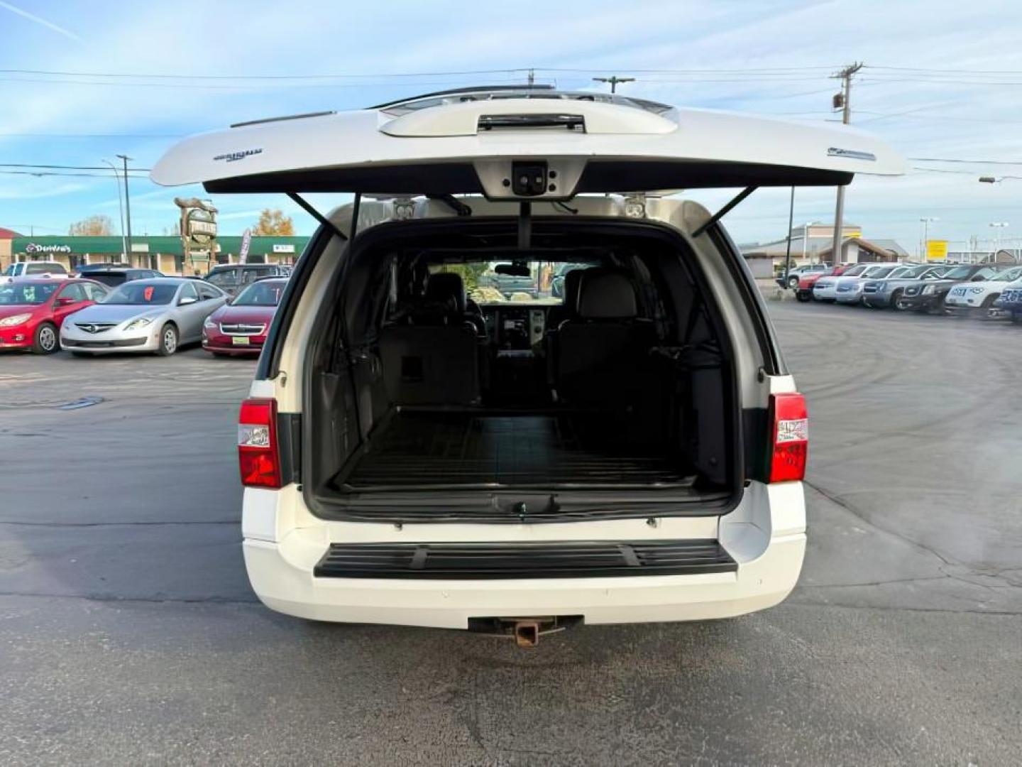 2012 WHITE /CLOTH Ford Expedition (1FMJU2A59CE) with an 54L engine, Automatic transmission, located at 1175 N Woodruff Ave, Idaho Falls, ID, 83401, 43.506901, -111.999657 - At Timberline Auto, finding a great deal on your next vehicle is always easy! Our experienced sales staff's goal is to help find you the right vehicle at the right price! Our knowledgeable finance department has options for almost any credit score. We offer extended service contract options to prote - Photo#4