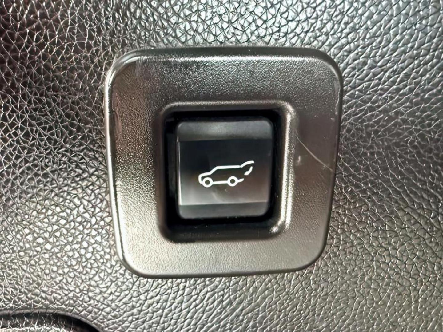 2012 WHITE /CLOTH Ford Expedition (1FMJU2A59CE) with an 54L engine, Automatic transmission, located at 1175 N Woodruff Ave, Idaho Falls, ID, 83401, 43.506901, -111.999657 - At Timberline Auto, finding a great deal on your next vehicle is always easy! Our experienced sales staff's goal is to help find you the right vehicle at the right price! Our knowledgeable finance department has options for almost any credit score. We offer extended service contract options to prote - Photo#5