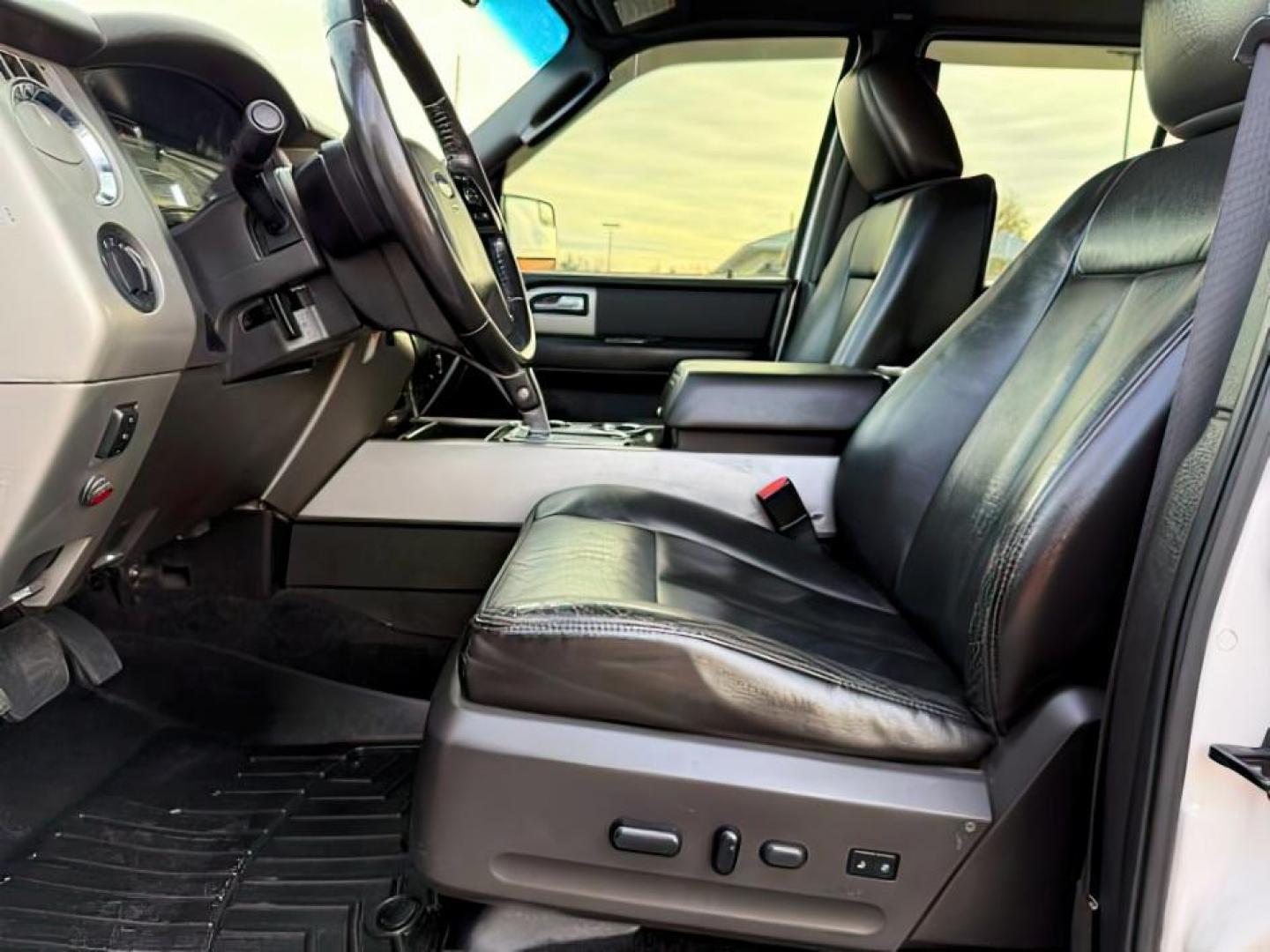 2012 WHITE /CLOTH Ford Expedition (1FMJU2A59CE) with an 54L engine, Automatic transmission, located at 1175 N Woodruff Ave, Idaho Falls, ID, 83401, 43.506901, -111.999657 - At Timberline Auto, finding a great deal on your next vehicle is always easy! Our experienced sales staff's goal is to help find you the right vehicle at the right price! Our knowledgeable finance department has options for almost any credit score. We offer extended service contract options to prote - Photo#12