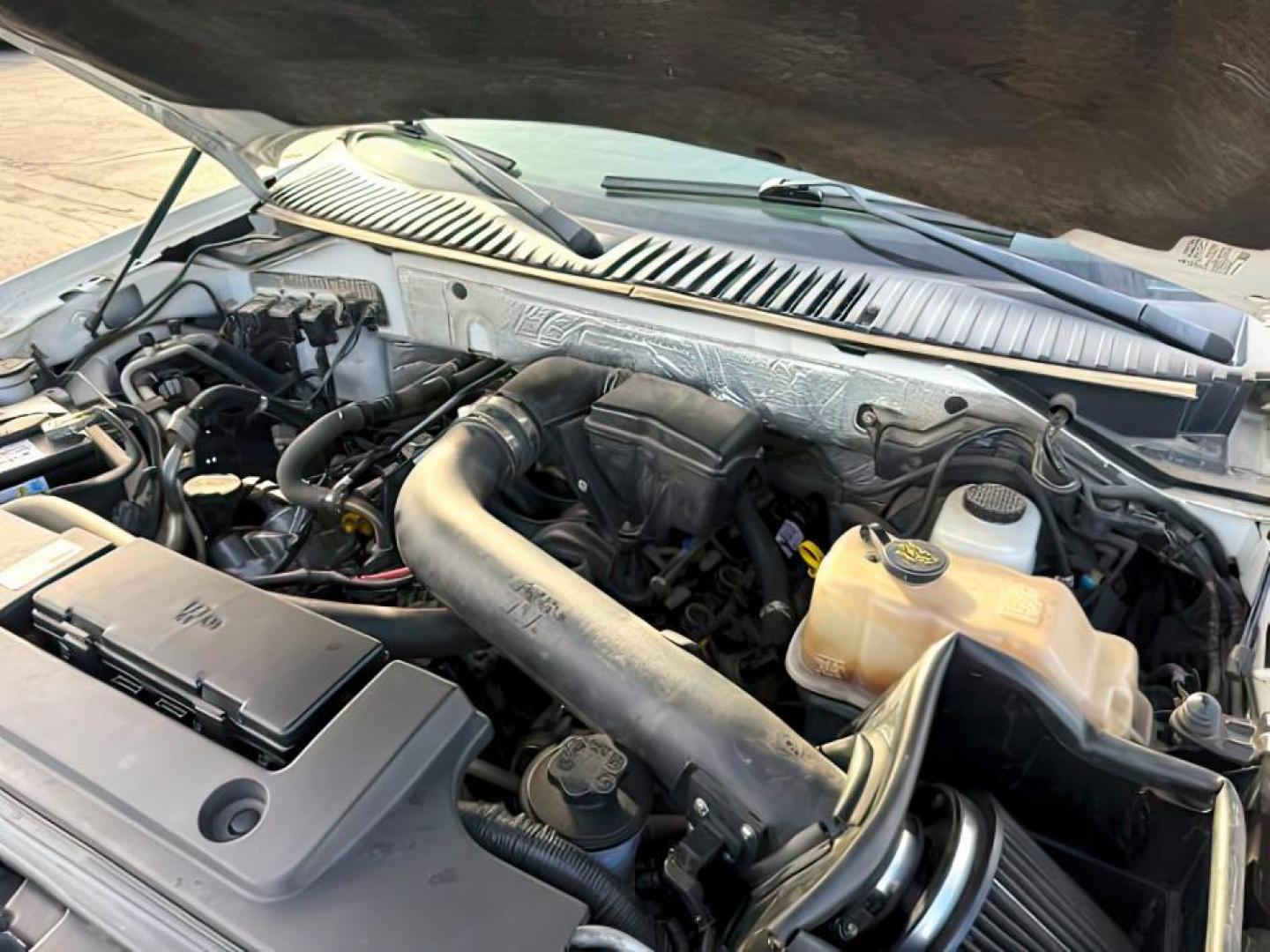 2012 WHITE /CLOTH Ford Expedition (1FMJU2A59CE) with an 54L engine, Automatic transmission, located at 1175 N Woodruff Ave, Idaho Falls, ID, 83401, 43.506901, -111.999657 - At Timberline Auto, finding a great deal on your next vehicle is always easy! Our experienced sales staff's goal is to help find you the right vehicle at the right price! Our knowledgeable finance department has options for almost any credit score. We offer extended service contract options to prote - Photo#23