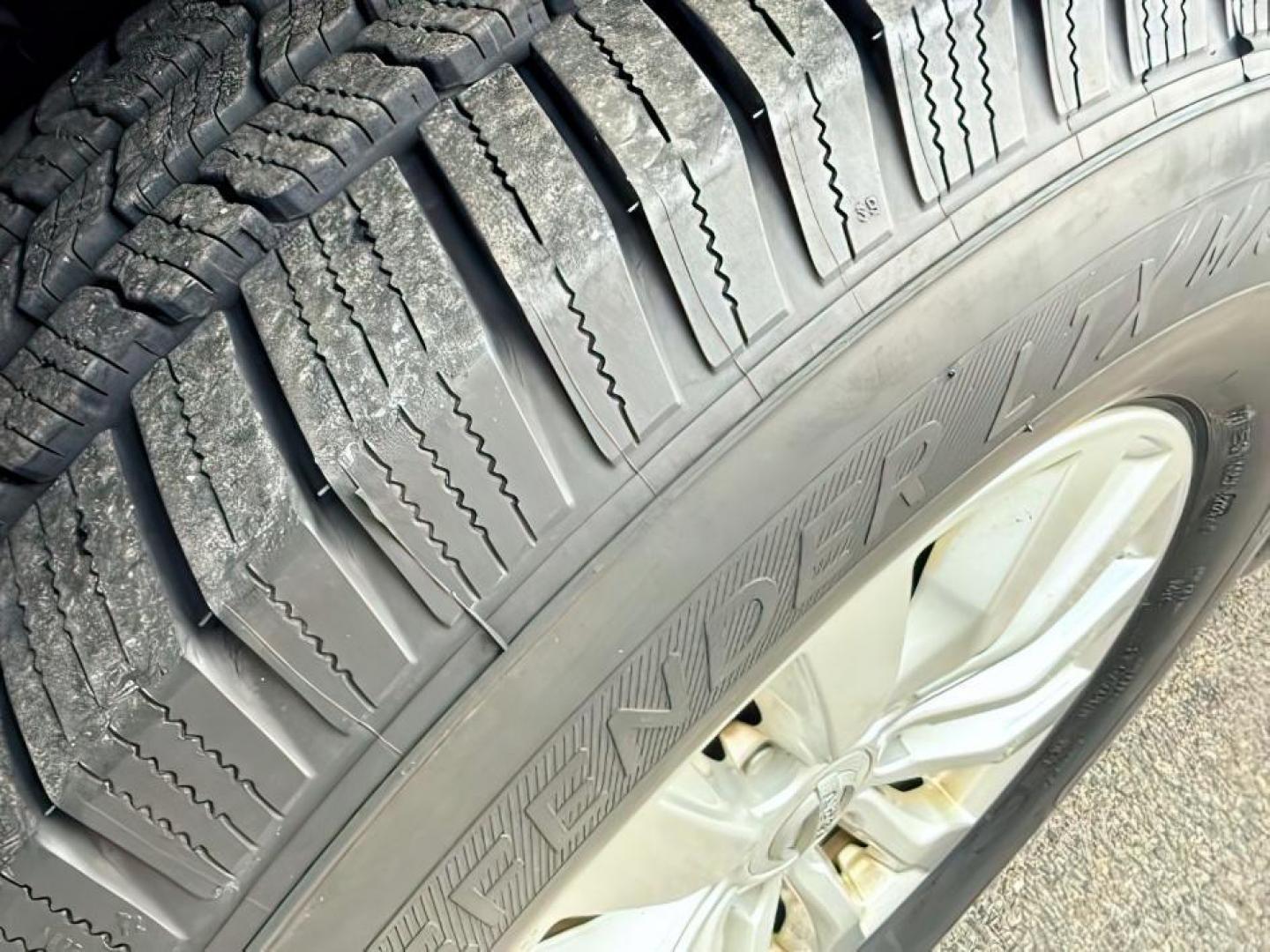 2017 Brilliant Silver /Charcoal Nissan Armada (JN8AY2NC9H9) with an Endurance 56L V-8 gasoline direct injection engine, Automatic transmission, located at 1175 N Woodruff Ave, Idaho Falls, ID, 83401, 43.506901, -111.999657 - At Timberline Auto, finding a great deal on your next vehicle is always easy! Our experienced sales staff's goal is to help find you the right vehicle at the right price! Our knowledgeable finance department has options for almost any credit score. We offer extended service contract options to prote - Photo#11