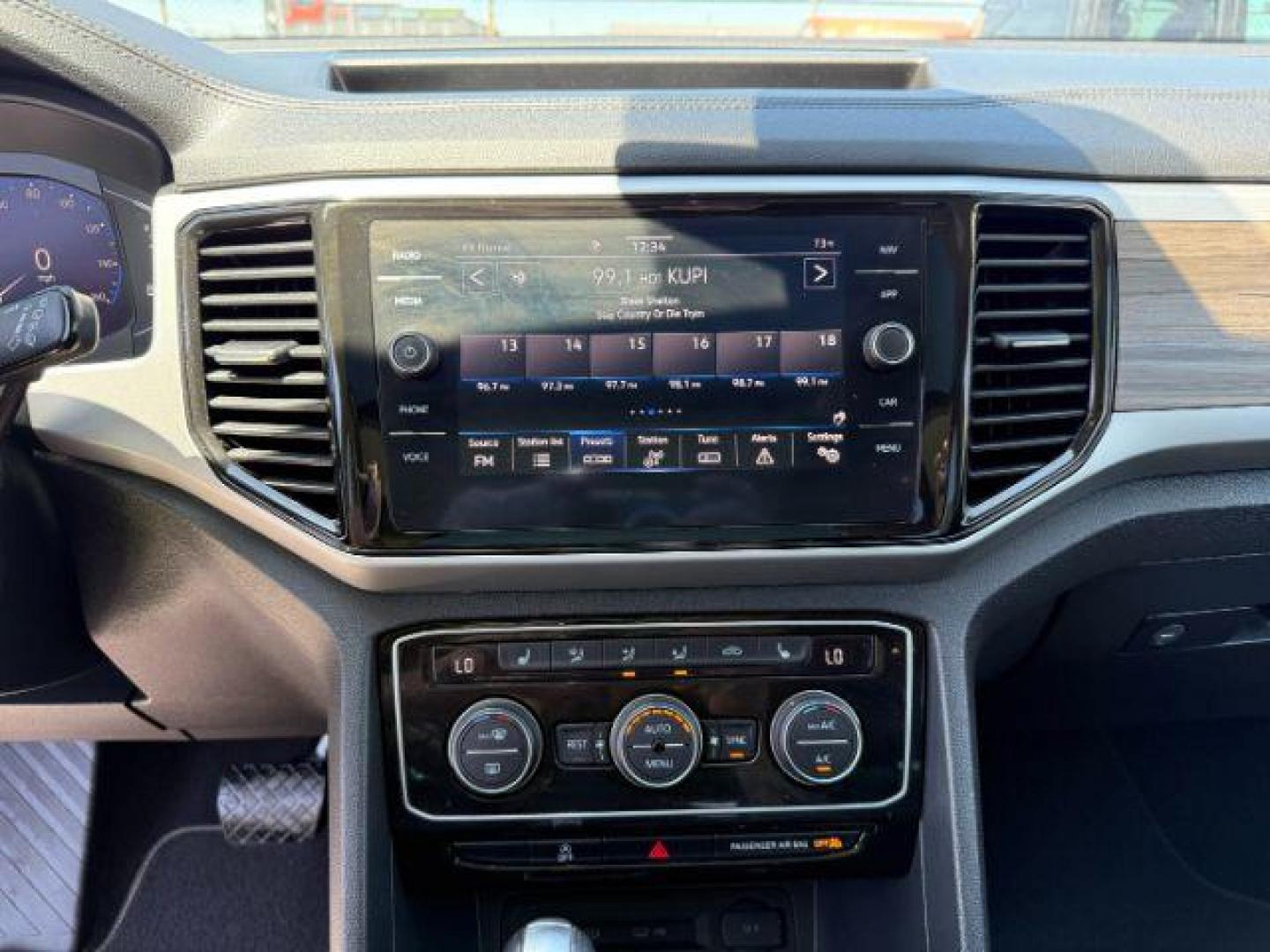 2021 RED /BLACK Volkswagen Atlas (1V2BR2CA0MC) with an 36 engine, Automatic transmission, located at 1175 N Woodruff Ave, Idaho Falls, ID, 83401, 43.506901, -111.999657 - At Timberline Auto, finding a great deal on your next vehicle is always easy! Our experienced sales staff's goal is to help find you the right vehicle at the right price! Our knowledgeable finance department has options for almost any credit score. We offer extended service contract options to prote - Photo#17