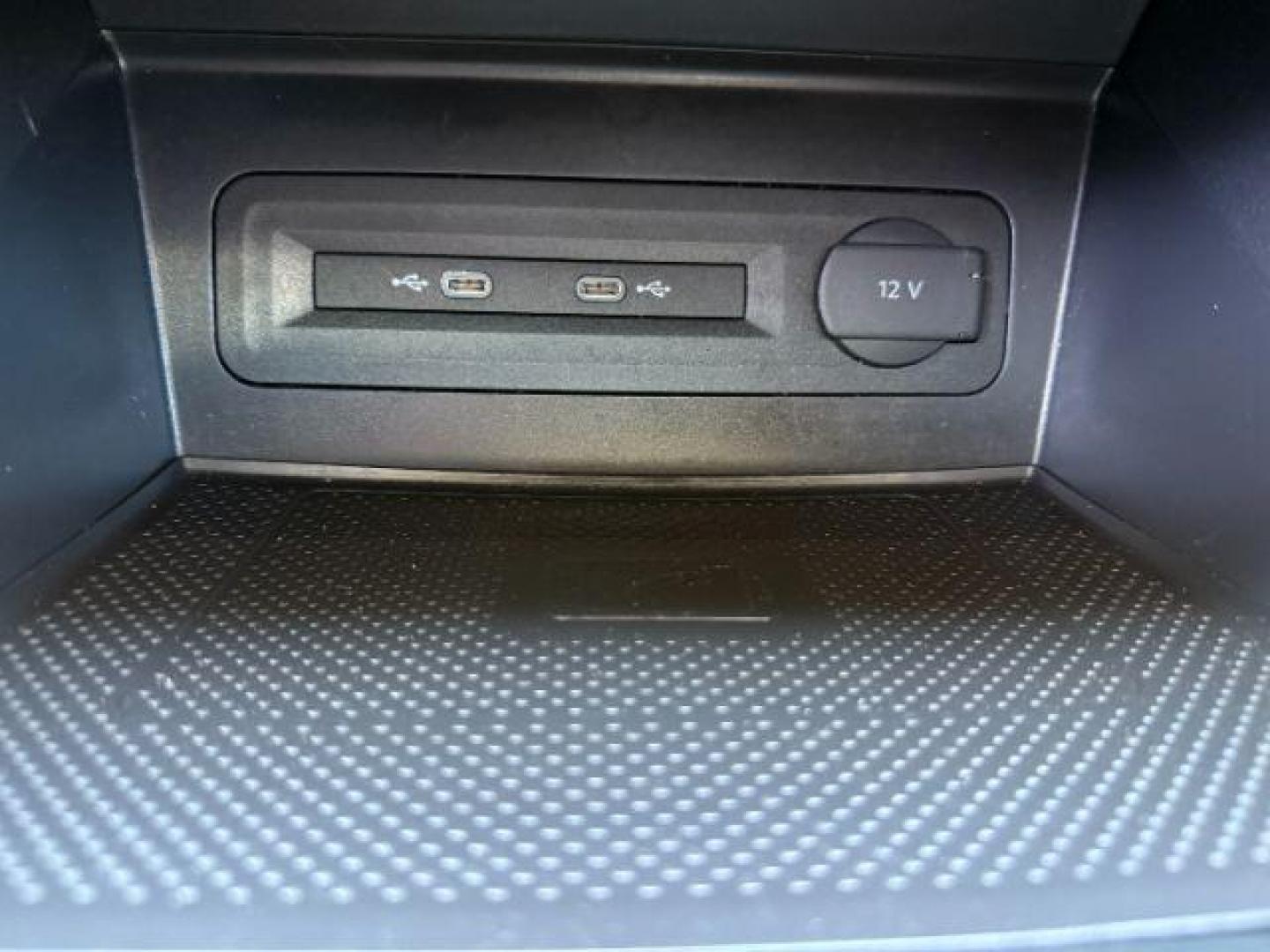 2021 RED /BLACK Volkswagen Atlas (1V2BR2CA0MC) with an 36 engine, Automatic transmission, located at 1175 N Woodruff Ave, Idaho Falls, ID, 83401, 43.506901, -111.999657 - At Timberline Auto, finding a great deal on your next vehicle is always easy! Our experienced sales staff's goal is to help find you the right vehicle at the right price! Our knowledgeable finance department has options for almost any credit score. We offer extended service contract options to prote - Photo#19