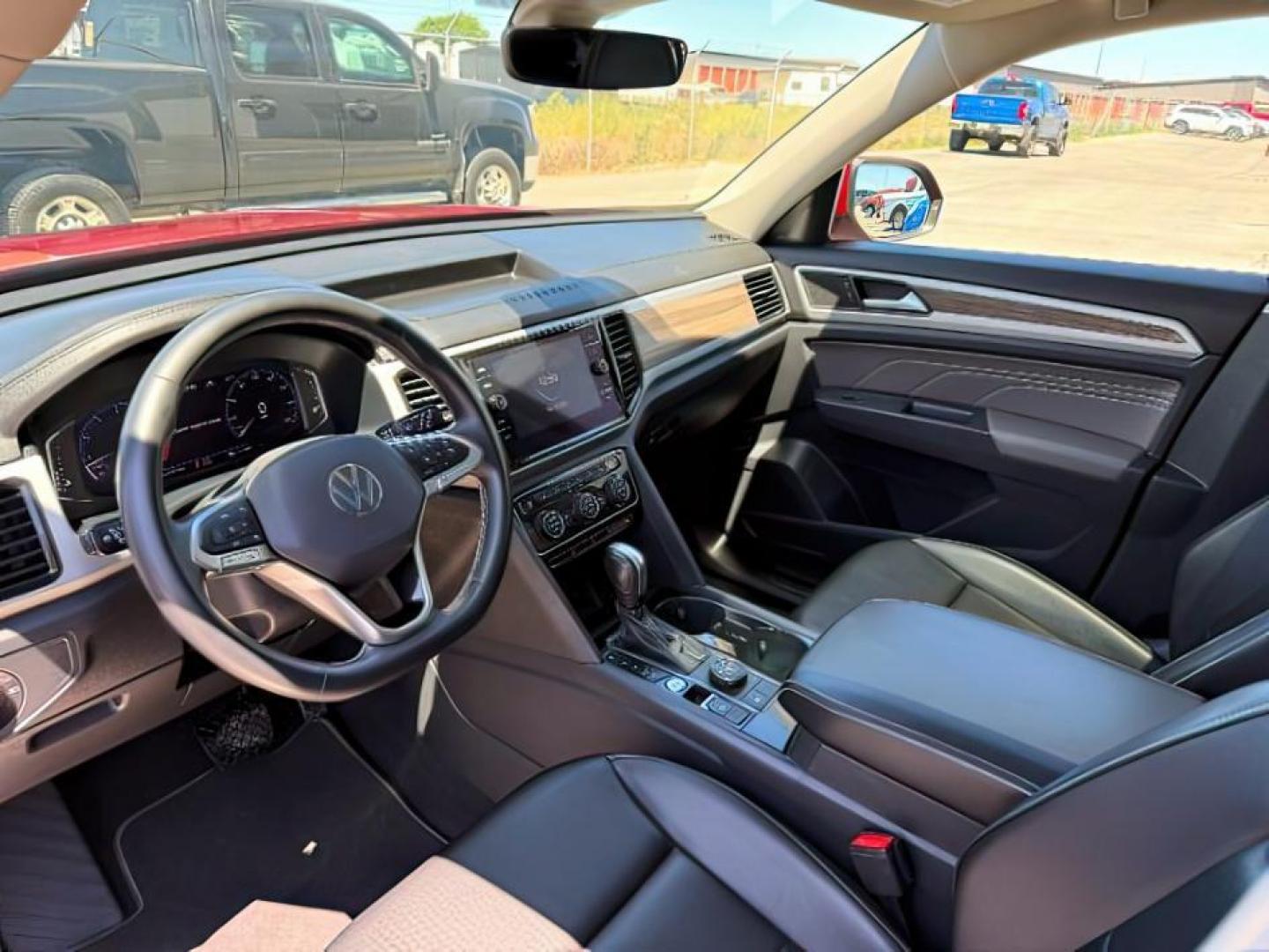 2021 RED /BLACK Volkswagen Atlas (1V2BR2CA0MC) with an 36 engine, Automatic transmission, located at 1175 N Woodruff Ave, Idaho Falls, ID, 83401, 43.506901, -111.999657 - At Timberline Auto, finding a great deal on your next vehicle is always easy! Our experienced sales staff's goal is to help find you the right vehicle at the right price! Our knowledgeable finance department has options for almost any credit score. We offer extended service contract options to prote - Photo#14