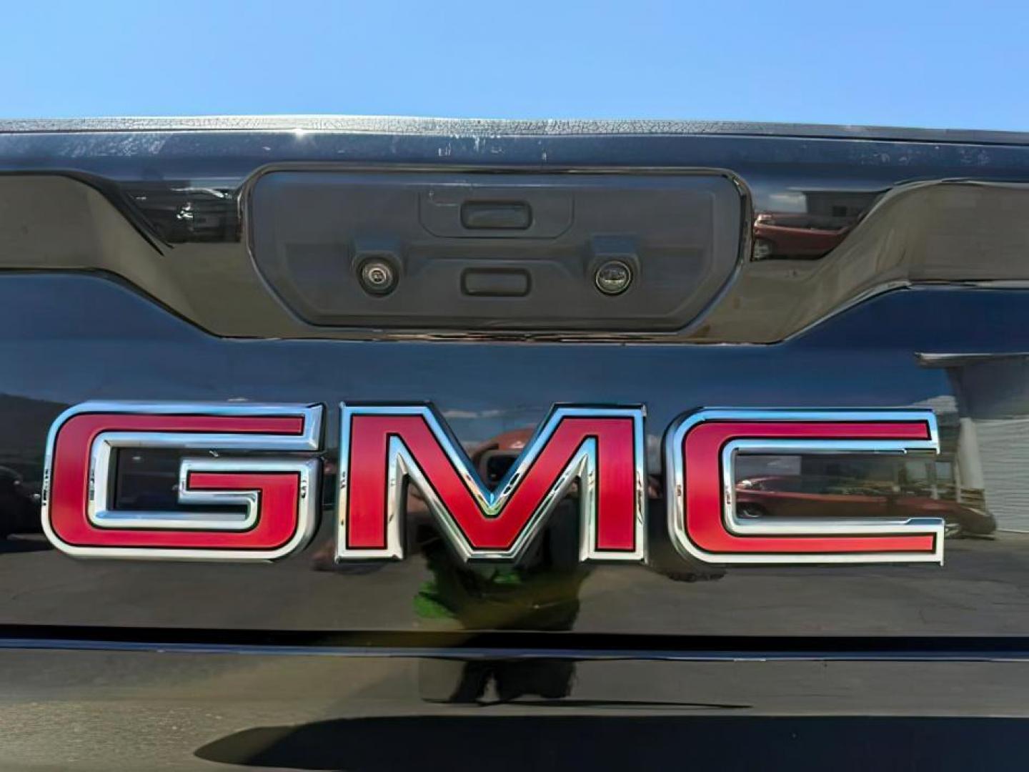 2021 Onyx Black /Jet Black w/Kalahari Accents GMC Sierra 2500HD 4WD Crew Cab Long Bed AT4 (1GT49PEY0MF) with an Duramax 6.6L V-8 diesel direct injection engine, AUTOMATIC transmission, located at 1235 N Woodruff Ave., Idaho Falls, 83401, (208) 523-1053, 43.507172, -112.000488 - At Timberline Auto, finding a great deal on your next vehicle is always easy! Our experienced sales staff's goal is to help find you the right vehicle at the right price! Our knowledgeable finance department has options for almost any credit score. We offer extended service contract options to prote - Photo#4