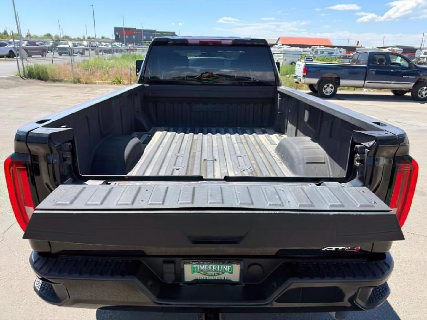 2021 Onyx Black /Jet Black w/Kalahari Accents GMC Sierra 2500HD 4WD Crew Cab Long Bed AT4 (1GT49PEY0MF) with an Duramax 6.6L V-8 diesel direct injection engine, AUTOMATIC transmission, located at 1235 N Woodruff Ave., Idaho Falls, 83401, (208) 523-1053, 43.507172, -112.000488 - At Timberline Auto, finding a great deal on your next vehicle is always easy! Our experienced sales staff's goal is to help find you the right vehicle at the right price! Our knowledgeable finance department has options for almost any credit score. We offer extended service contract options to prote - Photo#5