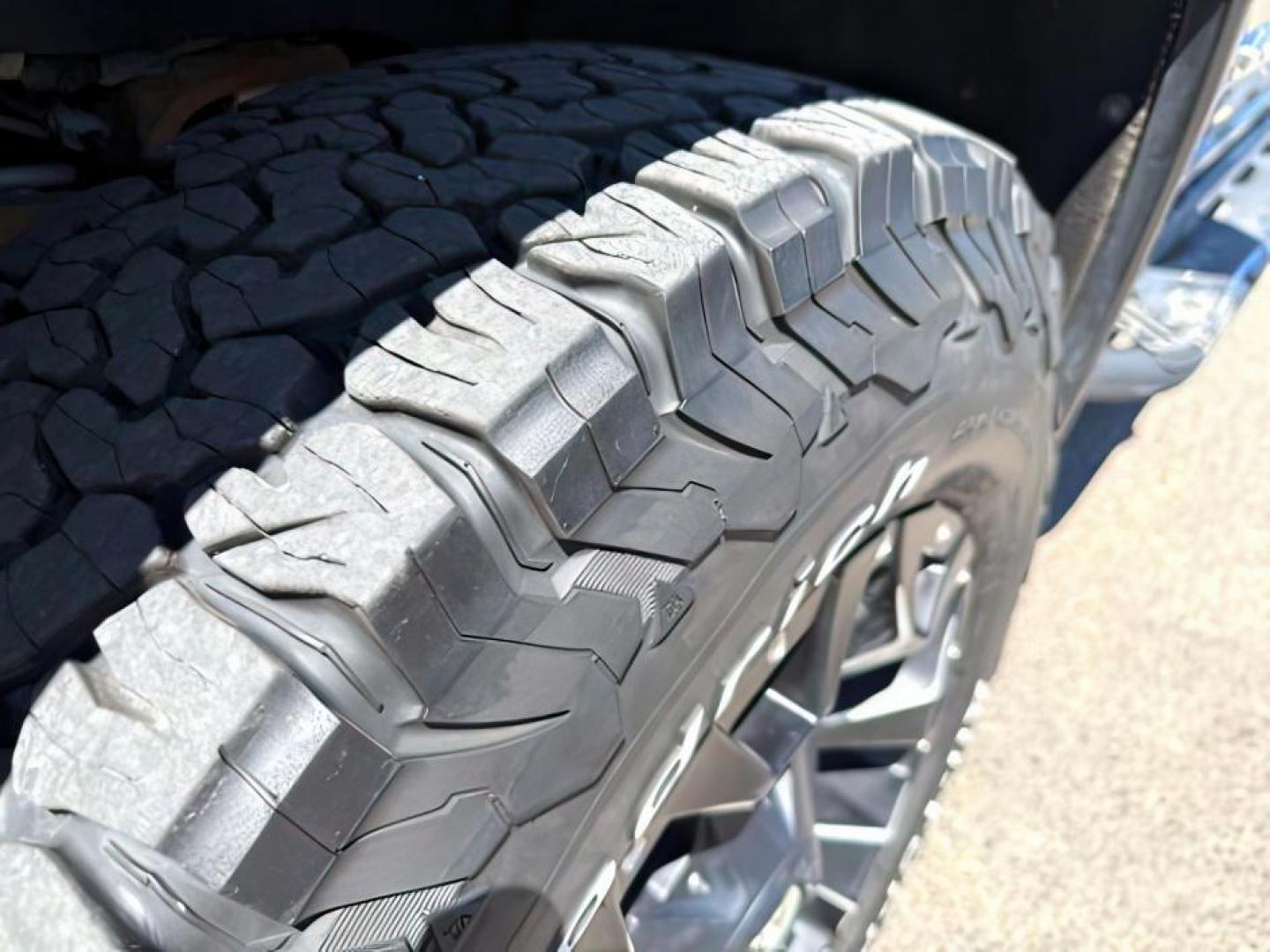 2021 Onyx Black /Jet Black w/Kalahari Accents GMC Sierra 2500HD 4WD Crew Cab Long Bed AT4 (1GT49PEY0MF) with an Duramax 6.6L V-8 diesel direct injection engine, AUTOMATIC transmission, located at 1235 N Woodruff Ave., Idaho Falls, 83401, (208) 523-1053, 43.507172, -112.000488 - At Timberline Auto, finding a great deal on your next vehicle is always easy! Our experienced sales staff's goal is to help find you the right vehicle at the right price! Our knowledgeable finance department has options for almost any credit score. We offer extended service contract options to prote - Photo#11
