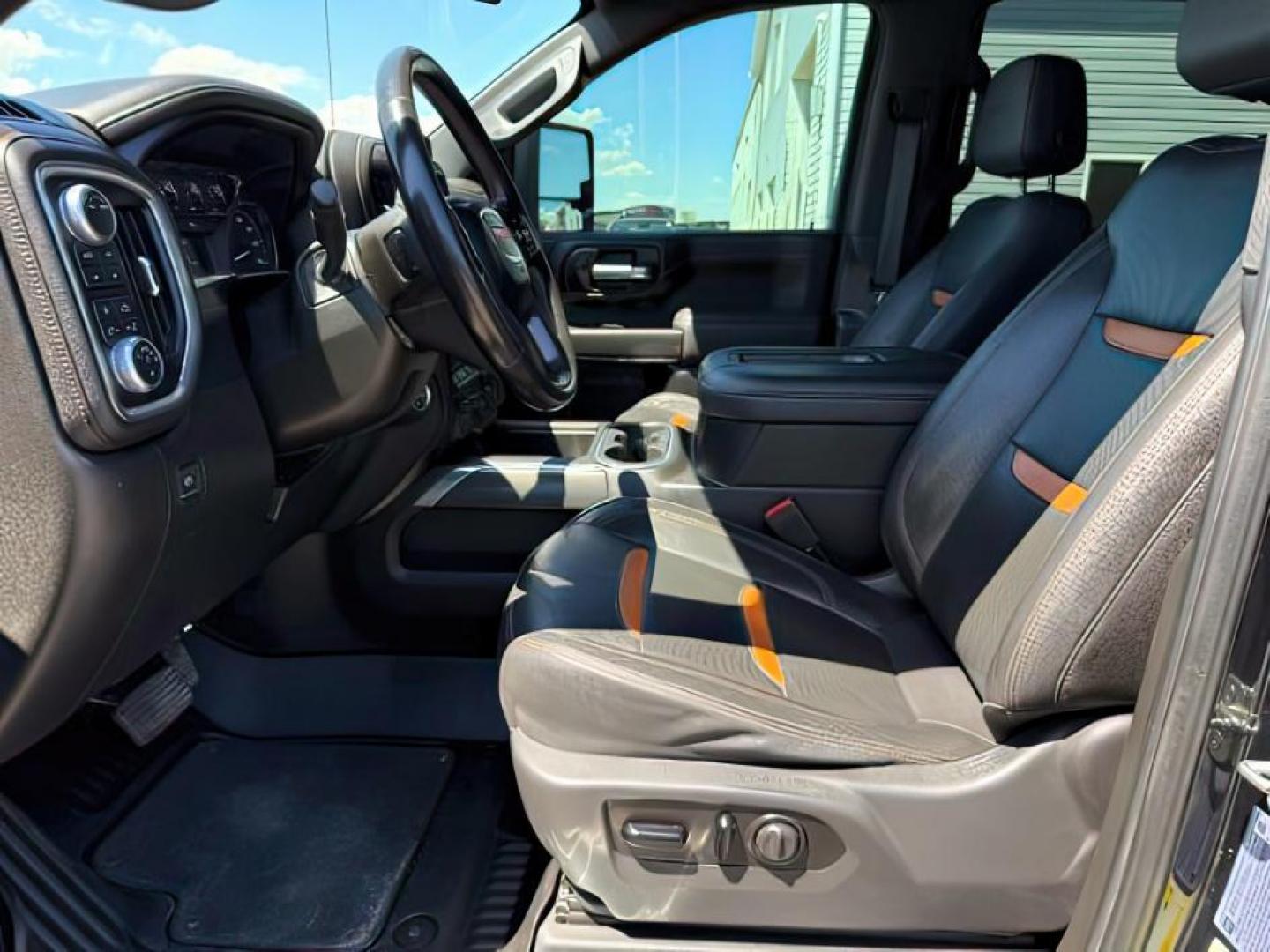 2021 Onyx Black /Jet Black w/Kalahari Accents GMC Sierra 2500HD 4WD Crew Cab Long Bed AT4 (1GT49PEY0MF) with an Duramax 6.6L V-8 diesel direct injection engine, AUTOMATIC transmission, located at 1235 N Woodruff Ave., Idaho Falls, 83401, (208) 523-1053, 43.507172, -112.000488 - At Timberline Auto, finding a great deal on your next vehicle is always easy! Our experienced sales staff's goal is to help find you the right vehicle at the right price! Our knowledgeable finance department has options for almost any credit score. We offer extended service contract options to prote - Photo#12
