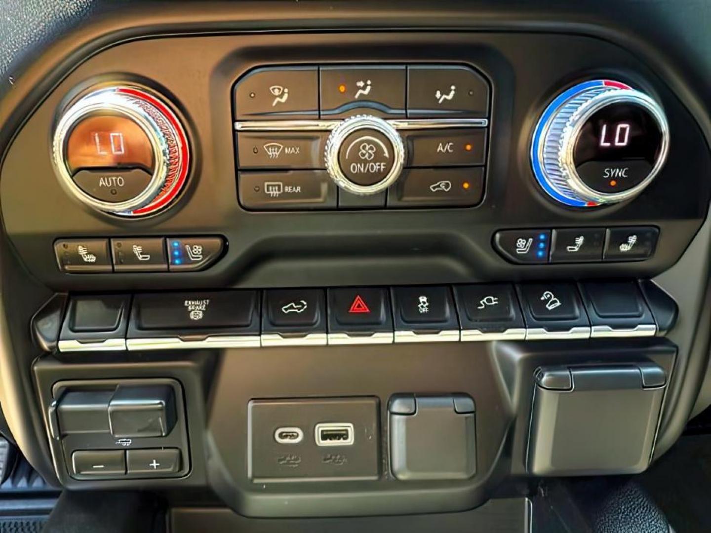 2021 Onyx Black /Jet Black w/Kalahari Accents GMC Sierra 2500HD 4WD Crew Cab Long Bed AT4 (1GT49PEY0MF) with an Duramax 6.6L V-8 diesel direct injection engine, AUTOMATIC transmission, located at 1235 N Woodruff Ave., Idaho Falls, 83401, (208) 523-1053, 43.507172, -112.000488 - At Timberline Auto, finding a great deal on your next vehicle is always easy! Our experienced sales staff's goal is to help find you the right vehicle at the right price! Our knowledgeable finance department has options for almost any credit score. We offer extended service contract options to prote - Photo#19