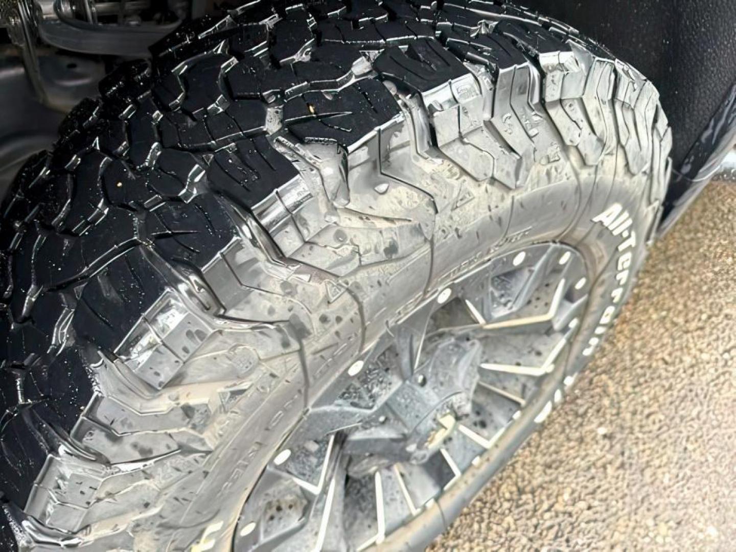 2021 Onyx Black /Jet Black w/Kalahari Accents GMC Sierra 2500HD (1GT49PEY0MF) with an Duramax 66L V-8 diesel direct injection engine, Automatic transmission, located at 1175 N Woodruff Ave, Idaho Falls, ID, 83401, 43.506901, -111.999657 - At Timberline Auto, finding a great deal on your next vehicle is always easy! Our experienced sales staff's goal is to help find you the right vehicle at the right price! Our knowledgeable finance department has options for almost any credit score. We offer extended service contract options to prote - Photo#11