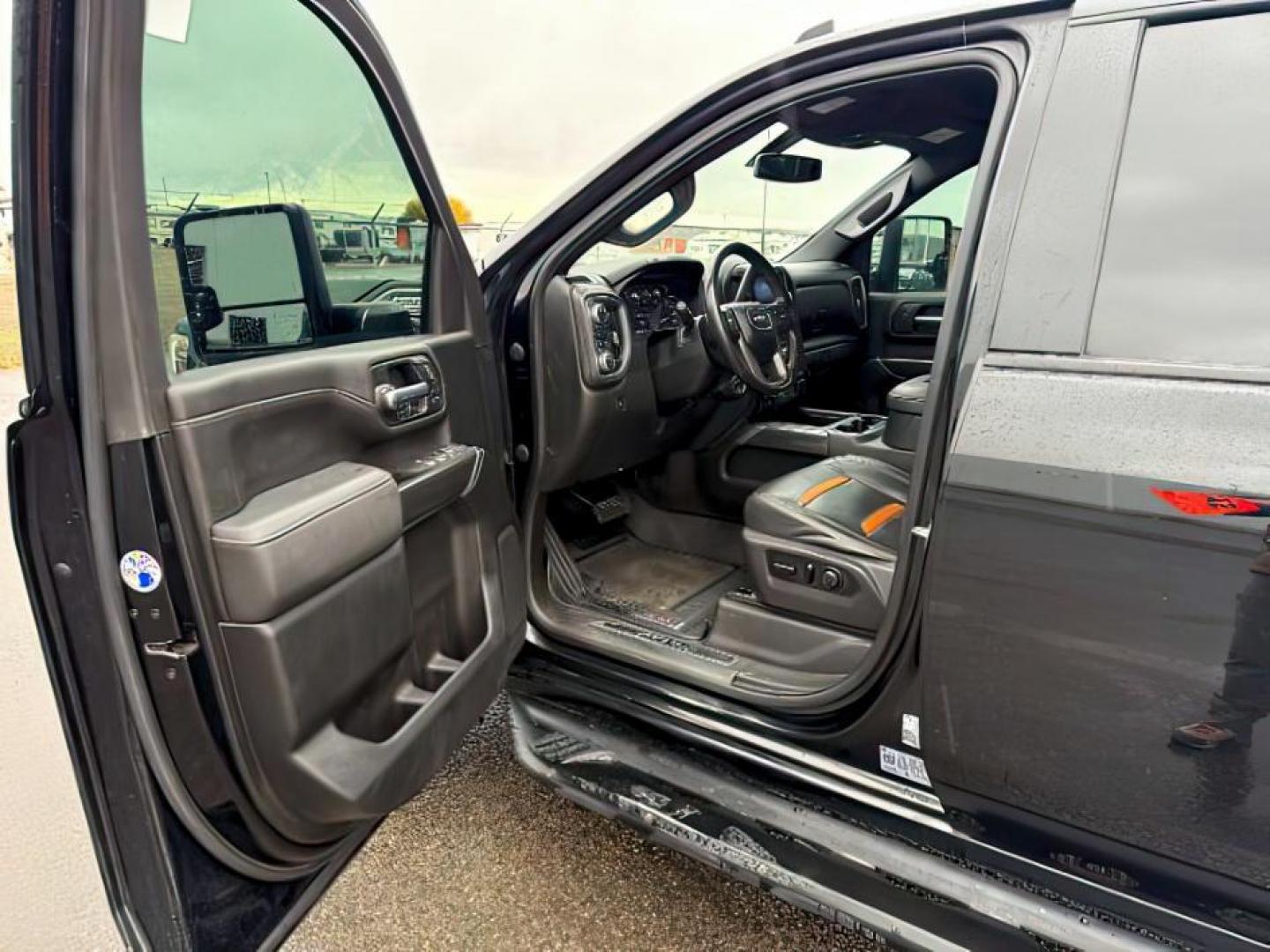 2021 Onyx Black /Jet Black w/Kalahari Accents GMC Sierra 2500HD (1GT49PEY0MF) with an Duramax 66L V-8 diesel direct injection engine, Automatic transmission, located at 1175 N Woodruff Ave, Idaho Falls, ID, 83401, 43.506901, -111.999657 - At Timberline Auto, finding a great deal on your next vehicle is always easy! Our experienced sales staff's goal is to help find you the right vehicle at the right price! Our knowledgeable finance department has options for almost any credit score. We offer extended service contract options to prote - Photo#12