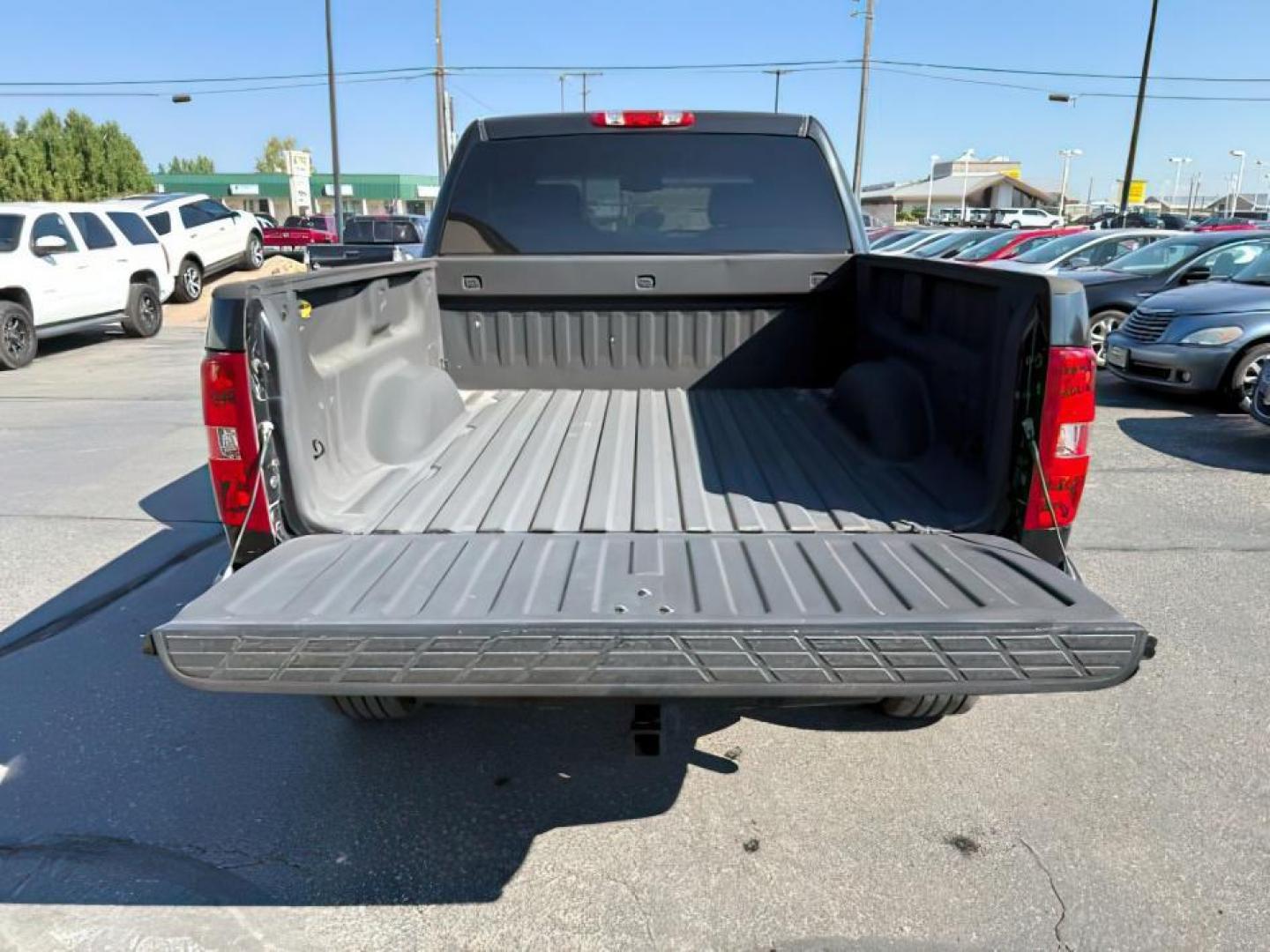 2012 Black /Ebony Chevrolet Silverado 1500 (3GCPKTE70CG) with an Vortec 53L V-8 variable valve control engine, Automatic transmission, located at 1175 N Woodruff Ave, Idaho Falls, ID, 83401, 43.506901, -111.999657 - At Timberline Auto, finding a great deal on your next vehicle is always easy! Our experienced sales staff's goal is to help find you the right vehicle at the right price! Our knowledgeable finance department has options for almost any credit score. We offer extended service contract options to prote - Photo#4