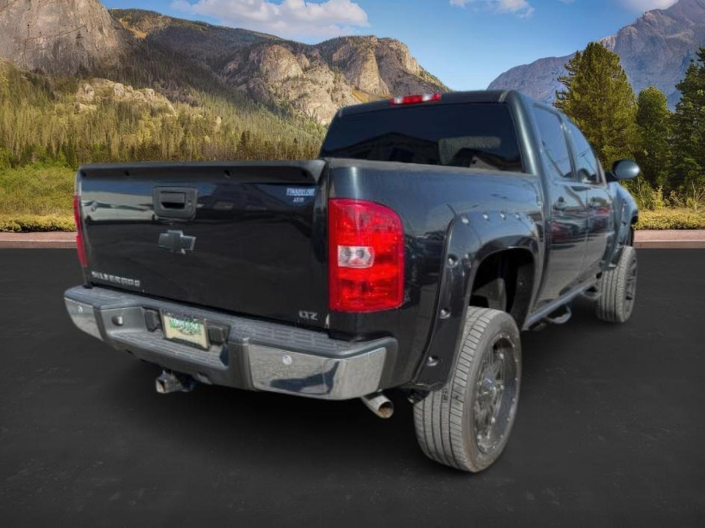 2012 Black /Ebony Chevrolet Silverado 1500 (3GCPKTE70CG) with an Vortec 53L V-8 variable valve control engine, Automatic transmission, located at 1175 N Woodruff Ave, Idaho Falls, ID, 83401, 43.506901, -111.999657 - At Timberline Auto, finding a great deal on your next vehicle is always easy! Our experienced sales staff's goal is to help find you the right vehicle at the right price! Our knowledgeable finance department has options for almost any credit score. We offer extended service contract options to prote - Photo#5