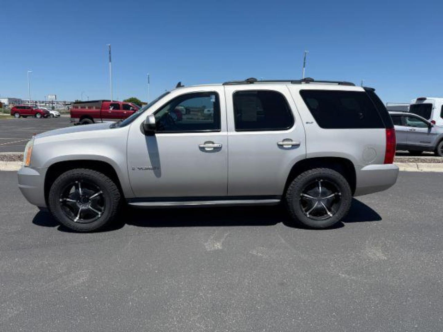 2009 Silver Birch Metallic /Ebony GMC Yukon SLT2 (1GKFK33069R) with an 5.3 engine, AUTOMATIC transmission, located at 1235 N Woodruff Ave., Idaho Falls, 83401, (208) 523-1053, 43.507172, -112.000488 - At Timberline Auto, finding a great deal on your next vehicle is always easy! Our experienced sales staff's goal is to help find you the right vehicle at the right price! Our knowledgeable finance department has options for almost any credit score. We offer extended service contract options to prote - Photo#0