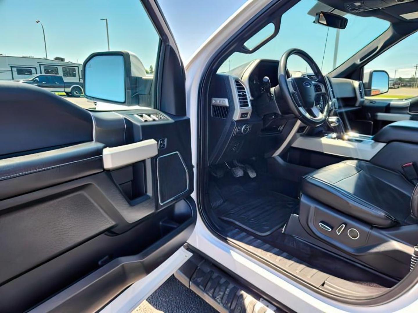 2015 WHITE /LEATHER Ford F-150 (1FTEW1EGXFK) with an 35 engine, Automatic transmission, located at 1175 N Woodruff Ave, Idaho Falls, ID, 83401, 43.506901, -111.999657 - At Timberline Auto, finding a great deal on your next vehicle is always easy! Our experienced sales staff's goal is to help find you the right vehicle at the right price! Our knowledgeable finance department has options for almost any credit score. We offer extended service contract options to prote - Photo#10