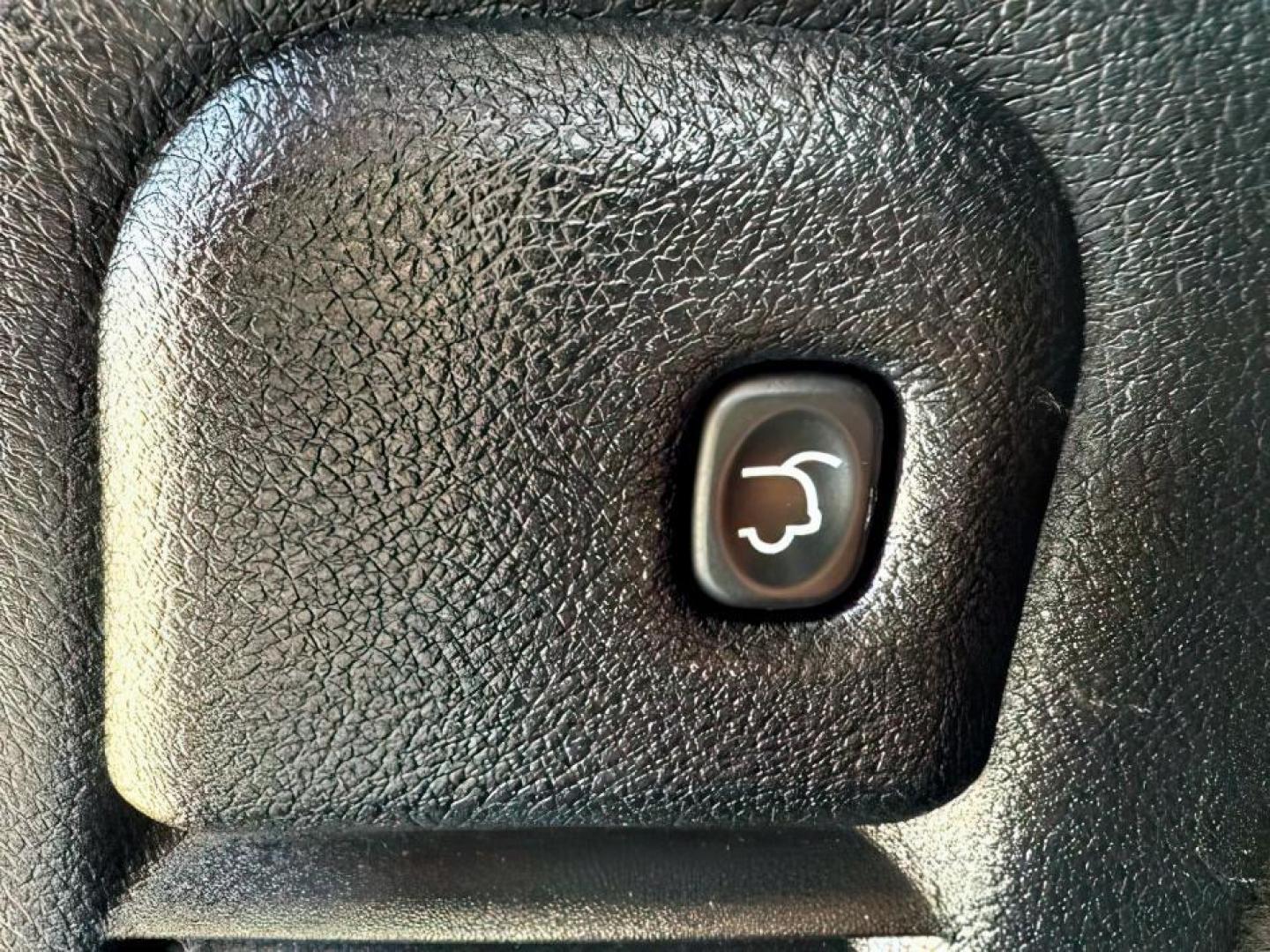 2017 Redline 2 Coat Pearl /Black Dodge Durango (1C4SDJCT3HC) with an HEMI 57L V-8 variable valve control engine, Automatic transmission, located at 1175 N Woodruff Ave, Idaho Falls, ID, 83401, 43.506901, -111.999657 - At Timberline Auto, finding a great deal on your next vehicle is always easy! Our experienced sales staff's goal is to help find you the right vehicle at the right price! Our knowledgeable finance department has options for almost any credit score. We offer extended service contract options to prote - Photo#6