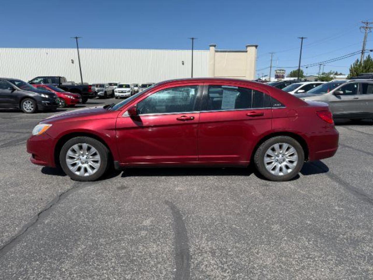 2013 RED /CLOTH Chrysler 200 SE (1C3CCBAB7DN) with an 2.4 engine, AUTOMATIC transmission, located at 1235 N Woodruff Ave., Idaho Falls, 83401, (208) 523-1053, 43.507172, -112.000488 - At Timberline Auto, finding a great deal on your next vehicle is always easy! Our experienced sales staff's goal is to help find you the right vehicle at the right price! Our knowledgeable finance department has options for almost any credit score. We offer extended service contract options to prote - Photo#18