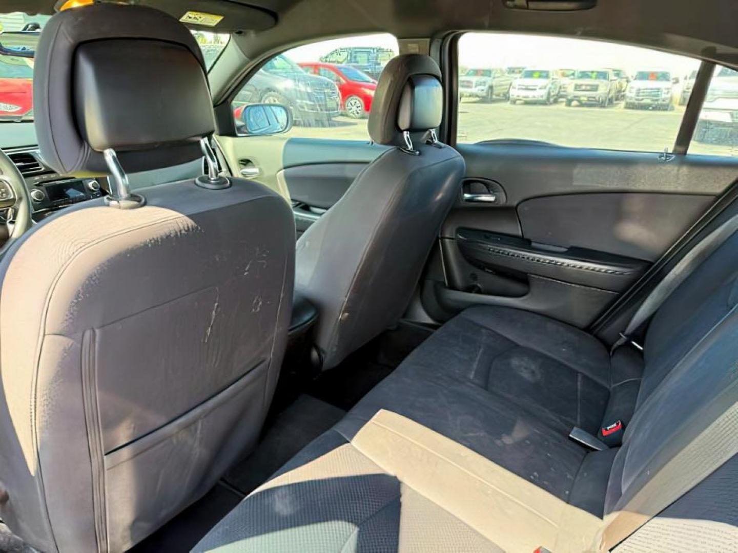 2013 RED /CLOTH Chrysler 200 SE (1C3CCBAB7DN) with an 2.4 engine, AUTOMATIC transmission, located at 1235 N Woodruff Ave., Idaho Falls, 83401, (208) 523-1053, 43.507172, -112.000488 - At Timberline Auto, finding a great deal on your next vehicle is always easy! Our experienced sales staff's goal is to help find you the right vehicle at the right price! Our knowledgeable finance department has options for almost any credit score. We offer extended service contract options to prote - Photo#15