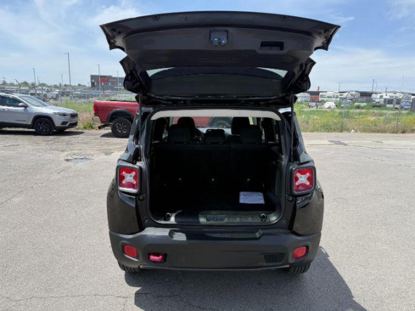 2018 BLACK /CLOTH Jeep Renegade (ZACCJBCB0JJ) with an 24 engine, Automatic transmission, located at 1175 N Woodruff Ave, Idaho Falls, ID, 83401, 43.506901, -111.999657 - At Timberline Auto, finding a great deal on your next vehicle is always easy! Our experienced sales staff's goal is to help find you the right vehicle at the right price! Our knowledgeable finance department has options for almost any credit score. We offer extended service contract options to prote - Photo#26
