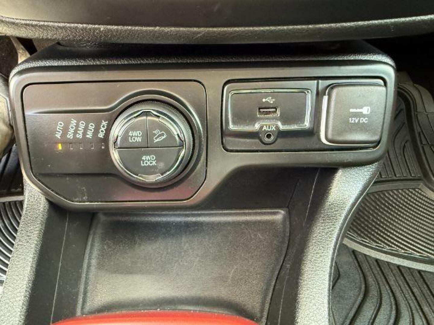2018 BLACK /CLOTH Jeep Renegade (ZACCJBCB0JJ) with an 24 engine, Automatic transmission, located at 1175 N Woodruff Ave, Idaho Falls, ID, 83401, 43.506901, -111.999657 - At Timberline Auto, finding a great deal on your next vehicle is always easy! Our experienced sales staff's goal is to help find you the right vehicle at the right price! Our knowledgeable finance department has options for almost any credit score. We offer extended service contract options to prote - Photo#37