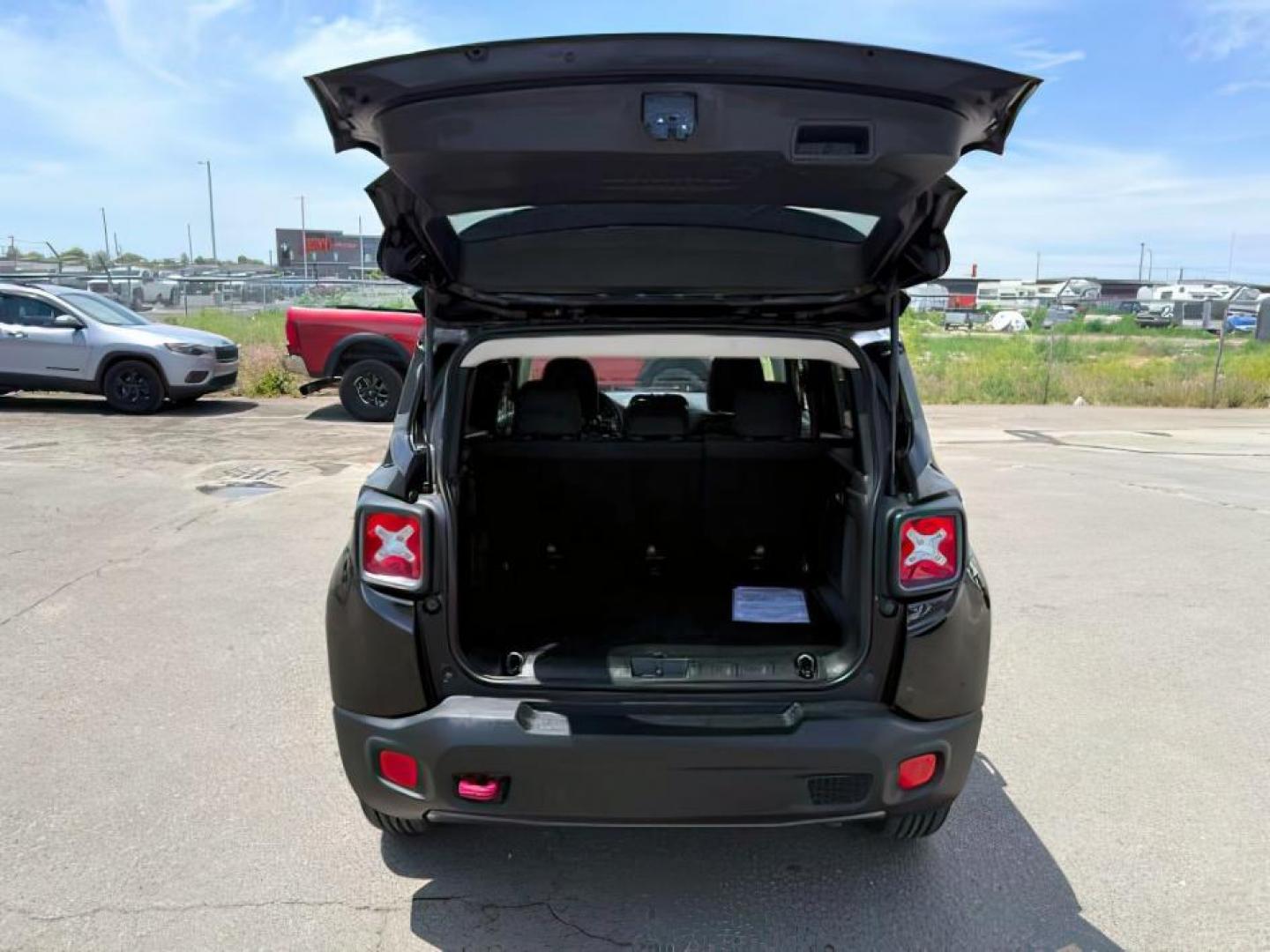 2018 BLACK /CLOTH Jeep Renegade (ZACCJBCB0JJ) with an 24 engine, Automatic transmission, located at 1175 N Woodruff Ave, Idaho Falls, ID, 83401, 43.506901, -111.999657 - At Timberline Auto, finding a great deal on your next vehicle is always easy! Our experienced sales staff's goal is to help find you the right vehicle at the right price! Our knowledgeable finance department has options for almost any credit score. We offer extended service contract options to prote - Photo#4