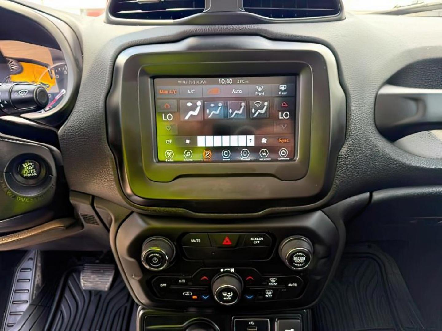 2018 BLACK /CLOTH Jeep Renegade (ZACCJBCB0JJ) with an 24 engine, Automatic transmission, located at 1175 N Woodruff Ave, Idaho Falls, ID, 83401, 43.506901, -111.999657 - At Timberline Auto, finding a great deal on your next vehicle is always easy! Our experienced sales staff's goal is to help find you the right vehicle at the right price! Our knowledgeable finance department has options for almost any credit score. We offer extended service contract options to prote - Photo#13