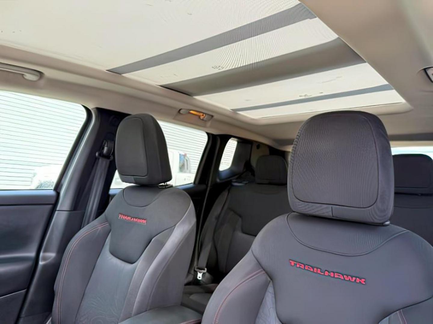 2018 BLACK /CLOTH Jeep Renegade (ZACCJBCB0JJ) with an 24 engine, Automatic transmission, located at 1175 N Woodruff Ave, Idaho Falls, ID, 83401, 43.506901, -111.999657 - At Timberline Auto, finding a great deal on your next vehicle is always easy! Our experienced sales staff's goal is to help find you the right vehicle at the right price! Our knowledgeable finance department has options for almost any credit score. We offer extended service contract options to prote - Photo#17