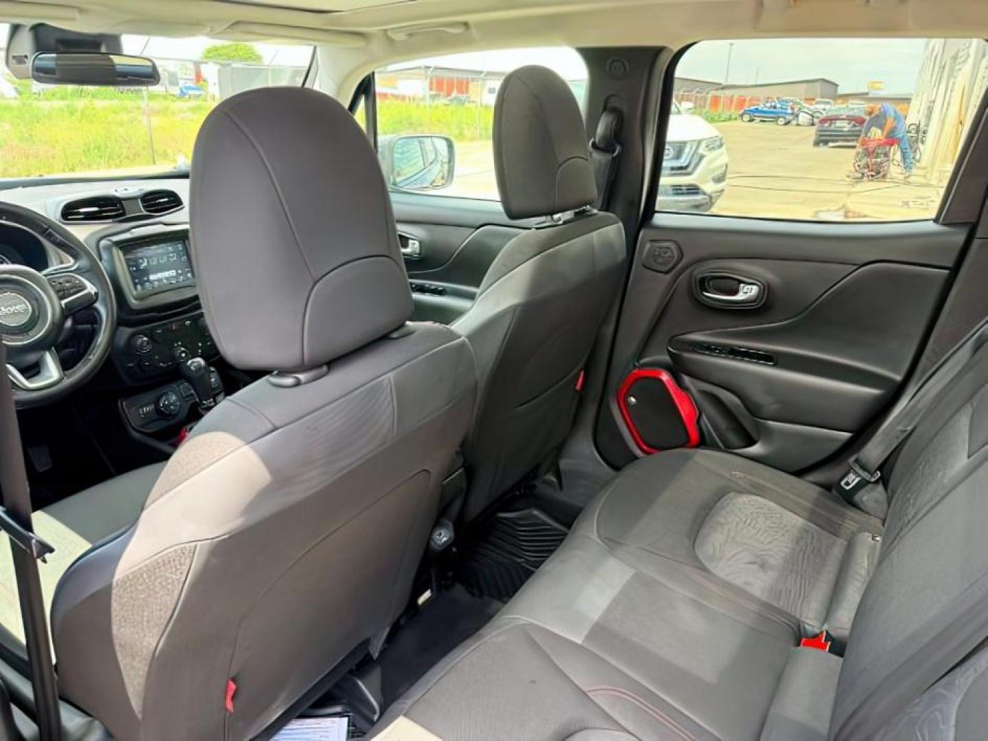 2018 BLACK /CLOTH Jeep Renegade (ZACCJBCB0JJ) with an 24 engine, Automatic transmission, located at 1175 N Woodruff Ave, Idaho Falls, ID, 83401, 43.506901, -111.999657 - At Timberline Auto, finding a great deal on your next vehicle is always easy! Our experienced sales staff's goal is to help find you the right vehicle at the right price! Our knowledgeable finance department has options for almost any credit score. We offer extended service contract options to prote - Photo#20