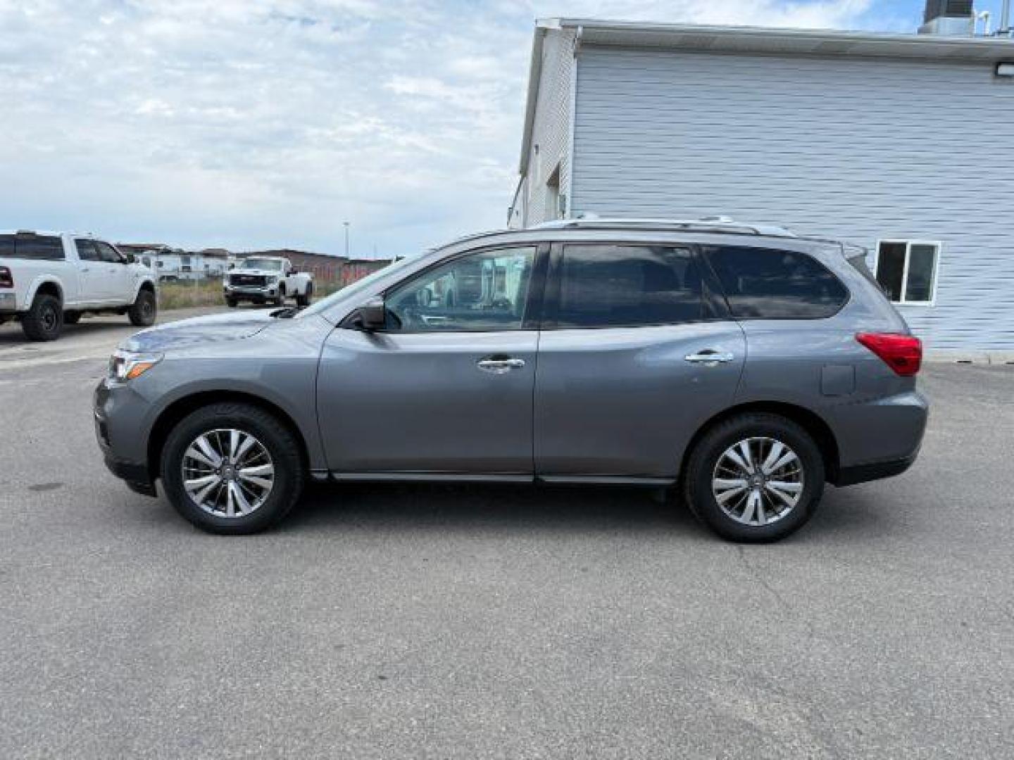 2020 SILVER /Charcoal Nissan Pathfinder (5N1DR2BM6LC) with an 35L V-6 gasoline direct injection engine, Automatic transmission, located at 1175 N Woodruff Ave, Idaho Falls, ID, 83401, 43.506901, -111.999657 - At Timberline Auto, finding a great deal on your next vehicle is always easy! Our experienced sales staff's goal is to help find you the right vehicle at the right price! Our knowledgeable finance department has options for almost any credit score. We offer extended service contract options to prote - Photo#24