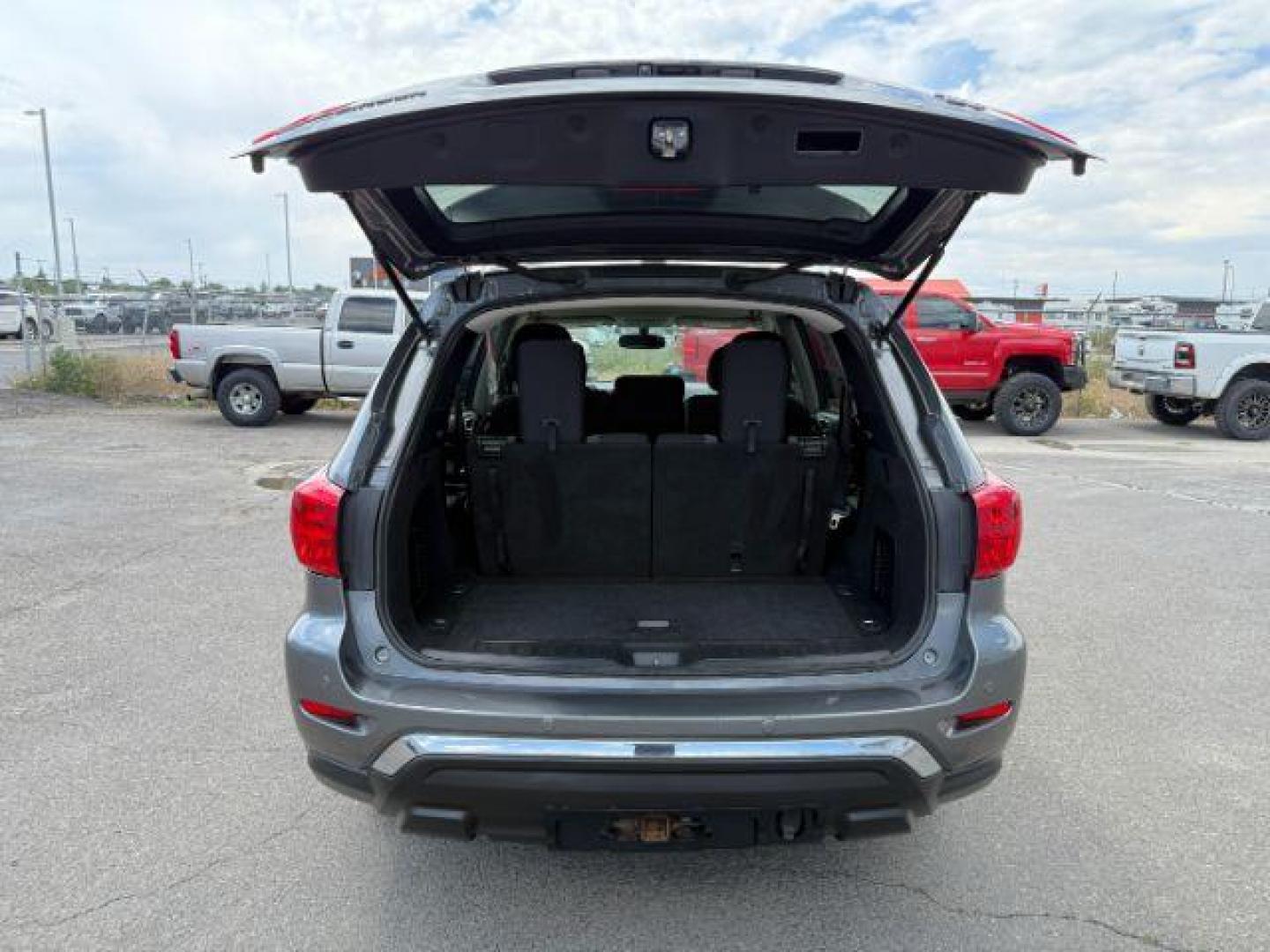 2020 SILVER /Charcoal Nissan Pathfinder (5N1DR2BM6LC) with an 35L V-6 gasoline direct injection engine, Automatic transmission, located at 1175 N Woodruff Ave, Idaho Falls, ID, 83401, 43.506901, -111.999657 - At Timberline Auto, finding a great deal on your next vehicle is always easy! Our experienced sales staff's goal is to help find you the right vehicle at the right price! Our knowledgeable finance department has options for almost any credit score. We offer extended service contract options to prote - Photo#27