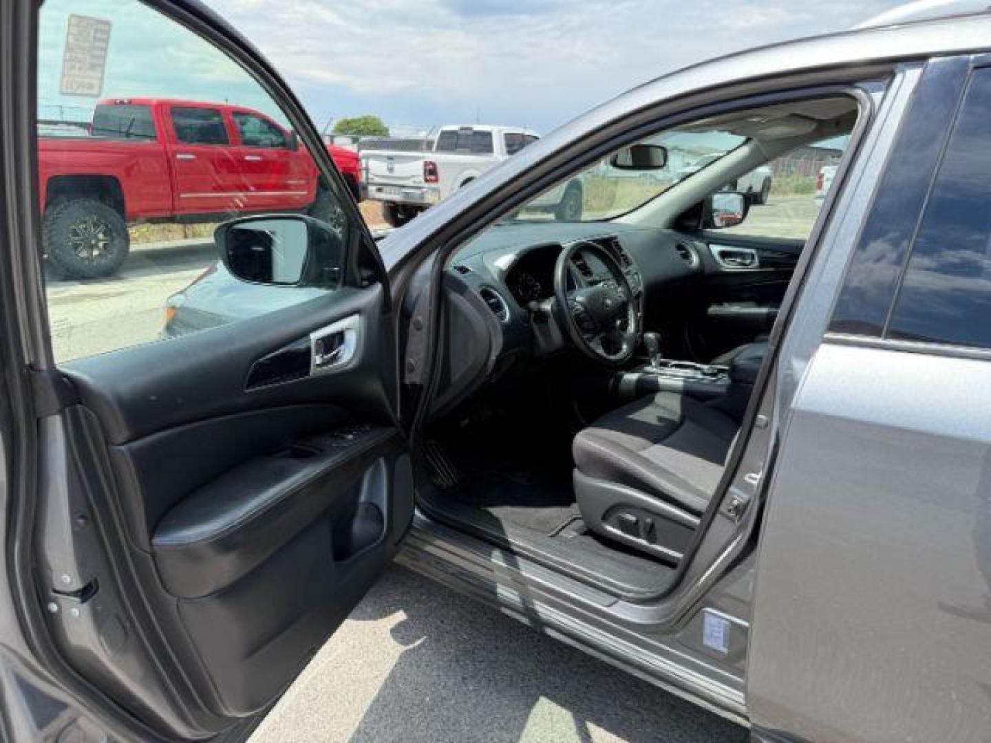 2020 SILVER /Charcoal Nissan Pathfinder (5N1DR2BM6LC) with an 35L V-6 gasoline direct injection engine, Automatic transmission, located at 1175 N Woodruff Ave, Idaho Falls, ID, 83401, 43.506901, -111.999657 - At Timberline Auto, finding a great deal on your next vehicle is always easy! Our experienced sales staff's goal is to help find you the right vehicle at the right price! Our knowledgeable finance department has options for almost any credit score. We offer extended service contract options to prote - Photo#33