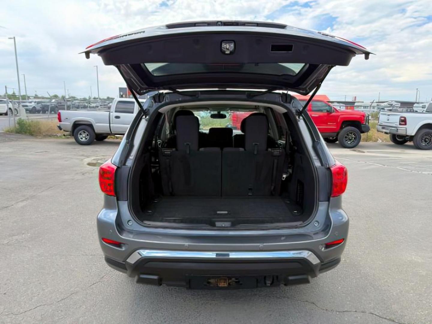 2020 SILVER /Charcoal Nissan Pathfinder (5N1DR2BM6LC) with an 35L V-6 gasoline direct injection engine, Automatic transmission, located at 1175 N Woodruff Ave, Idaho Falls, ID, 83401, 43.506901, -111.999657 - At Timberline Auto, finding a great deal on your next vehicle is always easy! Our experienced sales staff's goal is to help find you the right vehicle at the right price! Our knowledgeable finance department has options for almost any credit score. We offer extended service contract options to prote - Photo#4
