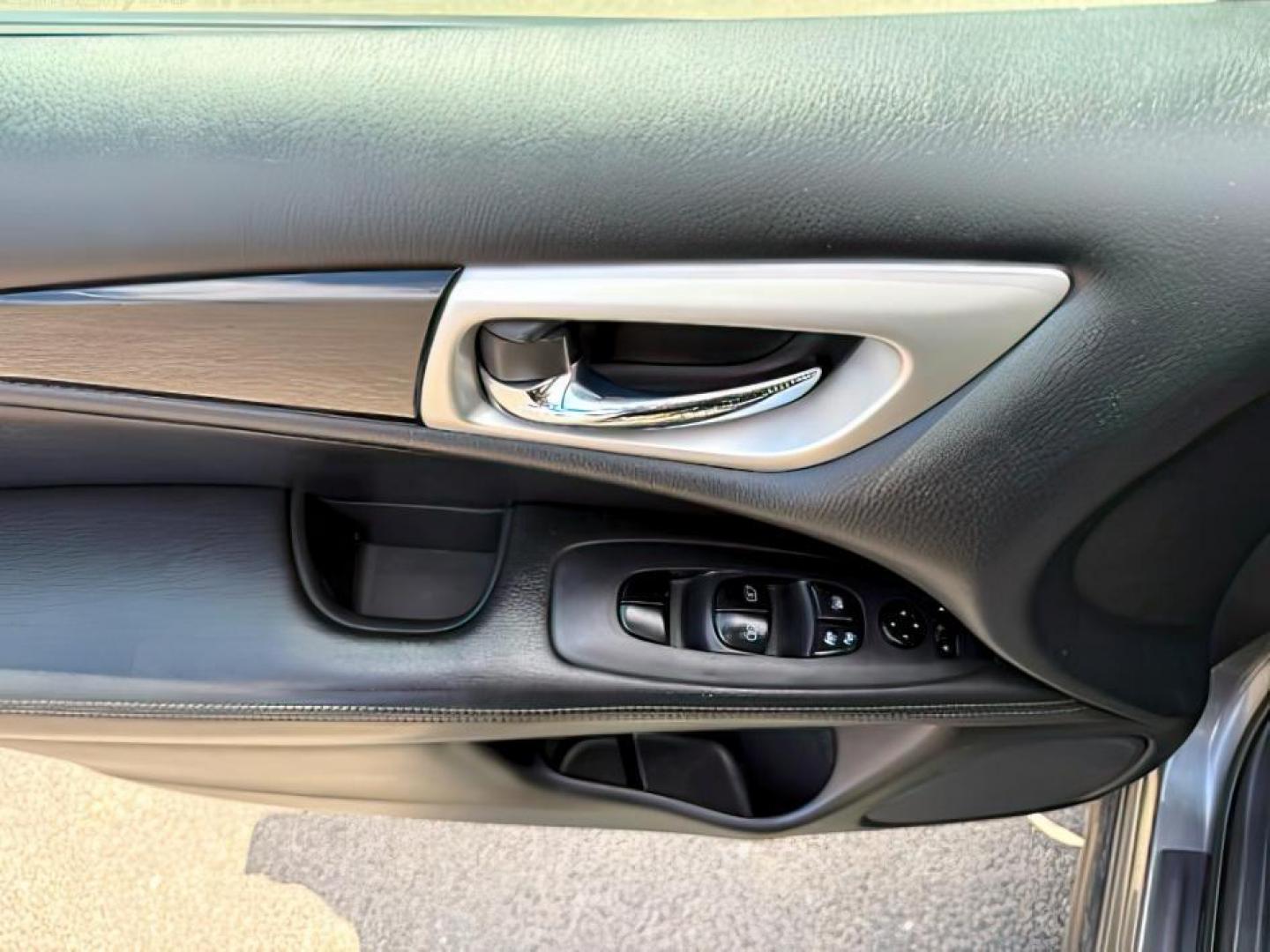 2020 SILVER /Charcoal Nissan Pathfinder (5N1DR2BM6LC) with an 35L V-6 gasoline direct injection engine, Automatic transmission, located at 1175 N Woodruff Ave, Idaho Falls, ID, 83401, 43.506901, -111.999657 - At Timberline Auto, finding a great deal on your next vehicle is always easy! Our experienced sales staff's goal is to help find you the right vehicle at the right price! Our knowledgeable finance department has options for almost any credit score. We offer extended service contract options to prote - Photo#18