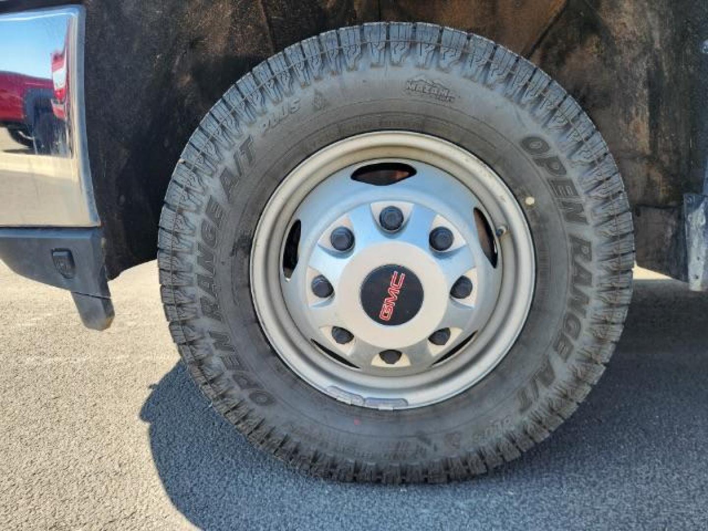 2023 Summit White /Jet Black GMC Sierra 3500HD (1GT39SEY2PF) with an Duramax 66L V-8 diesel direct injection engine, Automatic transmission, located at 1175 N Woodruff Ave, Idaho Falls, ID, 83401, 43.506901, -111.999657 - At Timberline Auto, finding a great deal on your next vehicle is always easy! Our experienced sales staff's goal is to help find you the right vehicle at the right price! Our knowledgeable finance department has options for almost any credit score. We offer extended service contract options to prote - Photo#32