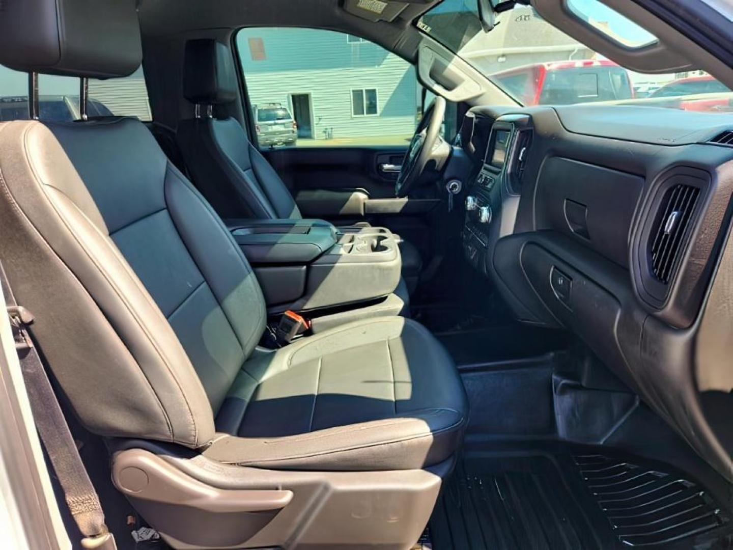 2023 Summit White /Jet Black GMC Sierra 3500HD (1GT39SEY2PF) with an Duramax 66L V-8 diesel direct injection engine, Automatic transmission, located at 1175 N Woodruff Ave, Idaho Falls, ID, 83401, 43.506901, -111.999657 - At Timberline Auto, finding a great deal on your next vehicle is always easy! Our experienced sales staff's goal is to help find you the right vehicle at the right price! Our knowledgeable finance department has options for almost any credit score. We offer extended service contract options to prote - Photo#10