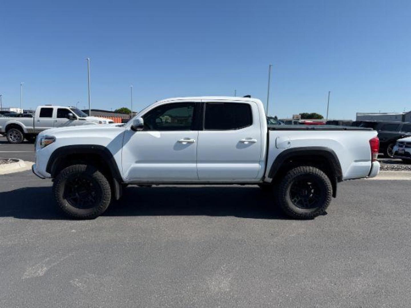 2017 WHITE /CLOTH Toyota Tacoma SR5 V6 (3TMCZ5AN1HM) with an 3.5L V-6 port/direct injection engine, AUTOMATIC transmission, located at 1235 N Woodruff Ave., Idaho Falls, 83401, (208) 523-1053, 43.507172, -112.000488 - At Timberline Auto, finding a great deal on your next vehicle is always easy! Our experienced sales staff's goal is to help find you the right vehicle at the right price! Our knowledgeable finance department has options for almost any credit score. We offer extended service contract options to prote - Photo#0