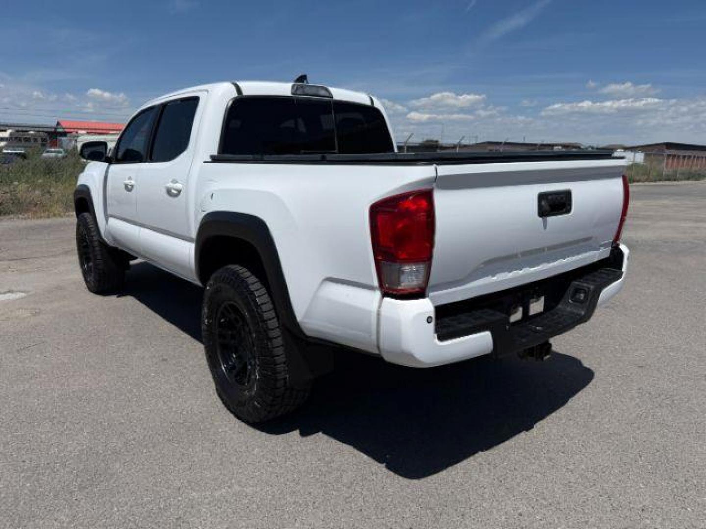 2017 WHITE /CLOTH Toyota Tacoma (3TMCZ5AN1HM) with an 35L V-6 portdirect injection engine, Automatic transmission, located at 1175 N Woodruff Ave, Idaho Falls, ID, 83401, 43.506901, -111.999657 - At Timberline Auto, finding a great deal on your next vehicle is always easy! Our experienced sales staff's goal is to help find you the right vehicle at the right price! Our knowledgeable finance department has options for almost any credit score. We offer extended service contract options to prote - Photo#27
