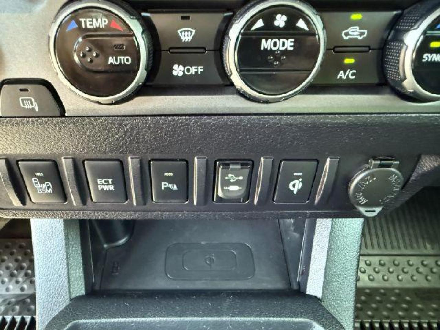 2017 WHITE /CLOTH Toyota Tacoma (3TMCZ5AN1HM) with an 35L V-6 portdirect injection engine, Automatic transmission, located at 1175 N Woodruff Ave, Idaho Falls, ID, 83401, 43.506901, -111.999657 - At Timberline Auto, finding a great deal on your next vehicle is always easy! Our experienced sales staff's goal is to help find you the right vehicle at the right price! Our knowledgeable finance department has options for almost any credit score. We offer extended service contract options to prote - Photo#42