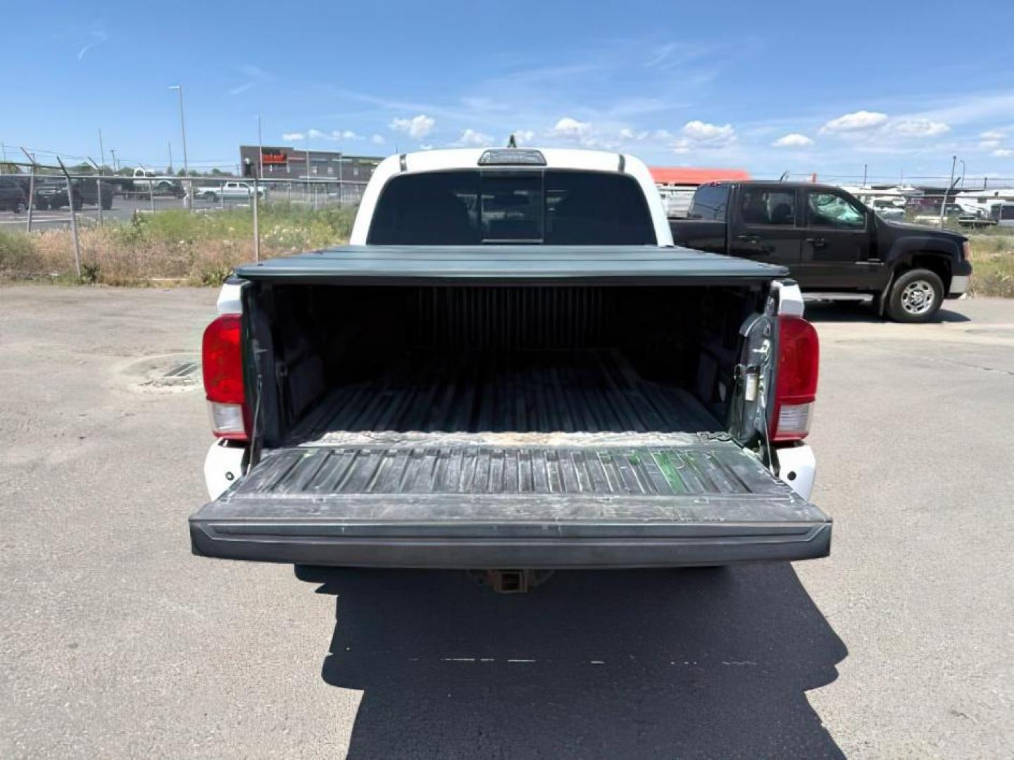2017 WHITE /CLOTH Toyota Tacoma (3TMCZ5AN1HM) with an 35L V-6 portdirect injection engine, Automatic transmission, located at 1175 N Woodruff Ave, Idaho Falls, ID, 83401, 43.506901, -111.999657 - At Timberline Auto, finding a great deal on your next vehicle is always easy! Our experienced sales staff's goal is to help find you the right vehicle at the right price! Our knowledgeable finance department has options for almost any credit score. We offer extended service contract options to prote - Photo#5