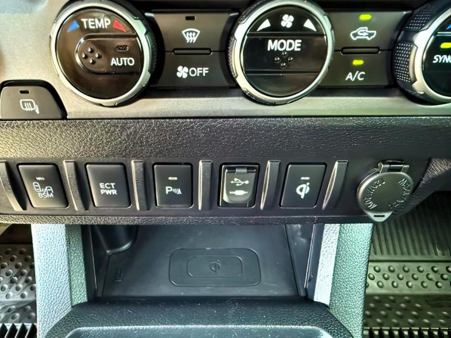 2017 WHITE /CLOTH Toyota Tacoma (3TMCZ5AN1HM) with an 35L V-6 portdirect injection engine, Automatic transmission, located at 1175 N Woodruff Ave, Idaho Falls, ID, 83401, 43.506901, -111.999657 - At Timberline Auto, finding a great deal on your next vehicle is always easy! Our experienced sales staff's goal is to help find you the right vehicle at the right price! Our knowledgeable finance department has options for almost any credit score. We offer extended service contract options to prote - Photo#17