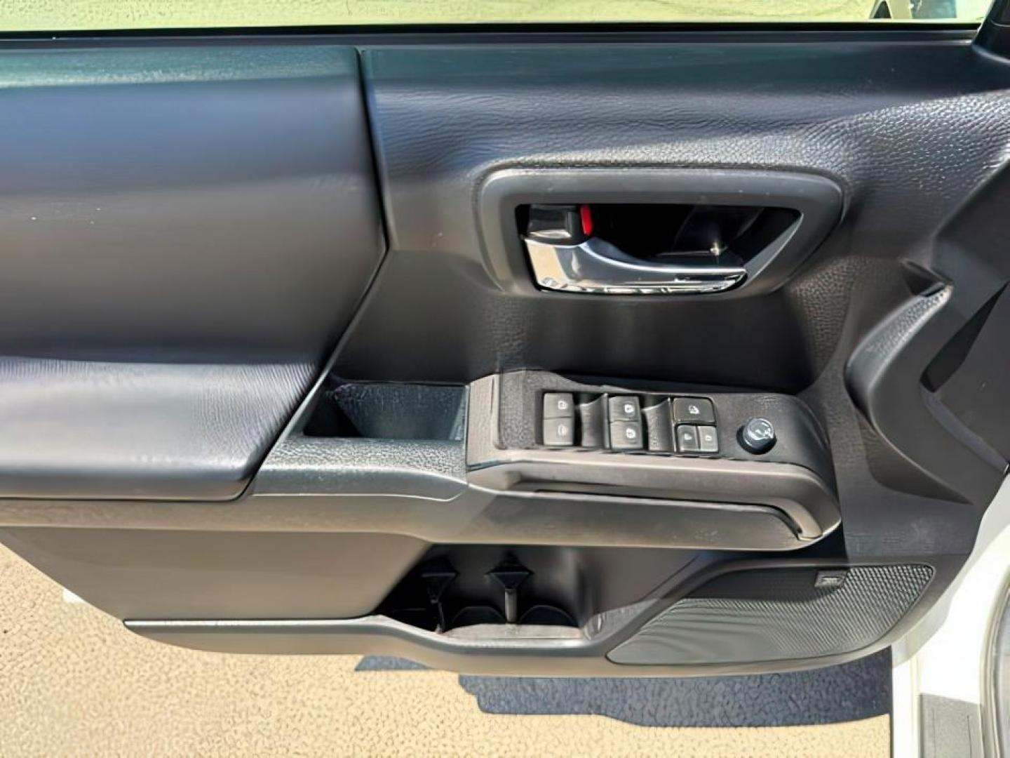 2017 WHITE /CLOTH Toyota Tacoma (3TMCZ5AN1HM) with an 35L V-6 portdirect injection engine, Automatic transmission, located at 1175 N Woodruff Ave, Idaho Falls, ID, 83401, 43.506901, -111.999657 - At Timberline Auto, finding a great deal on your next vehicle is always easy! Our experienced sales staff's goal is to help find you the right vehicle at the right price! Our knowledgeable finance department has options for almost any credit score. We offer extended service contract options to prote - Photo#21