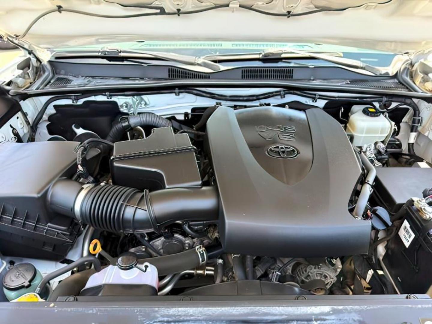 2017 WHITE /CLOTH Toyota Tacoma (3TMCZ5AN1HM) with an 35L V-6 portdirect injection engine, Automatic transmission, located at 1175 N Woodruff Ave, Idaho Falls, ID, 83401, 43.506901, -111.999657 - At Timberline Auto, finding a great deal on your next vehicle is always easy! Our experienced sales staff's goal is to help find you the right vehicle at the right price! Our knowledgeable finance department has options for almost any credit score. We offer extended service contract options to prote - Photo#24