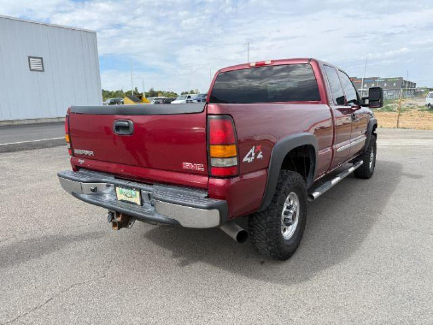 2005 RED /Dark Pewter GMC Sierra 2500HD (1GTHK29295E) with an 66 engine, Automatic transmission, located at 1175 N Woodruff Ave, Idaho Falls, ID, 83401, 43.506901, -111.999657 - At Timberline Auto, finding a great deal on your next vehicle is always easy! Our experienced sales staff's goal is to help find you the right vehicle at the right price! Our knowledgeable finance department has options for almost any credit score. We offer extended service contract options to prote - Photo#23