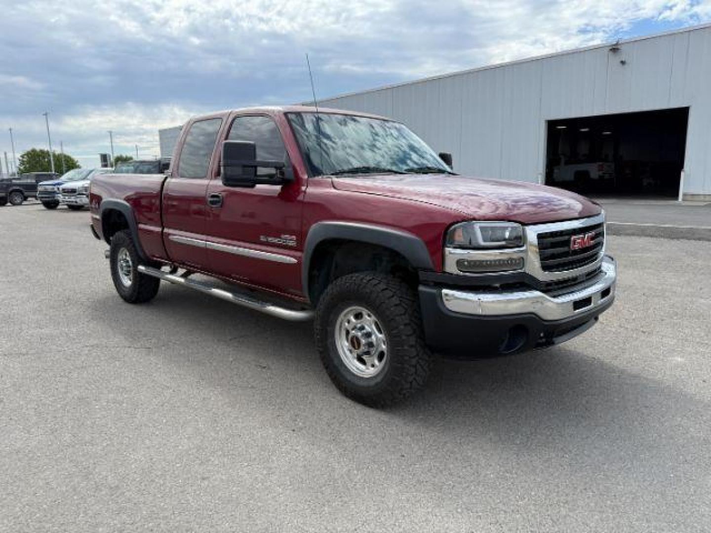 2005 RED /Dark Pewter GMC Sierra 2500HD (1GTHK29295E) with an 66 engine, Automatic transmission, located at 1175 N Woodruff Ave, Idaho Falls, ID, 83401, 43.506901, -111.999657 - At Timberline Auto, finding a great deal on your next vehicle is always easy! Our experienced sales staff's goal is to help find you the right vehicle at the right price! Our knowledgeable finance department has options for almost any credit score. We offer extended service contract options to prote - Photo#25