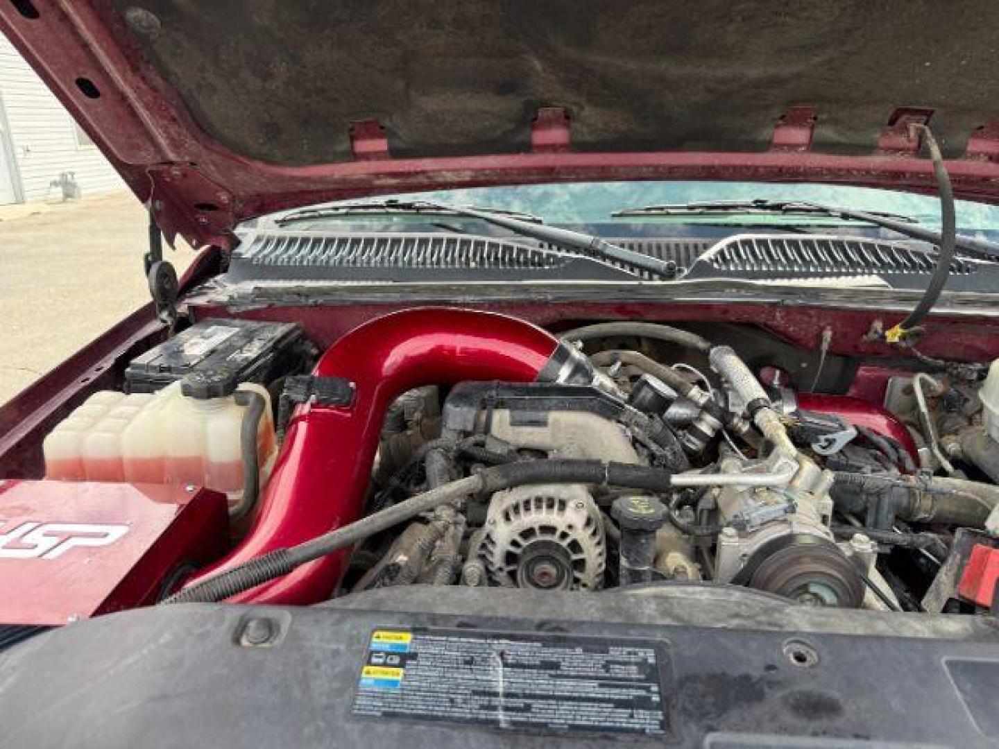 2005 RED /Dark Pewter GMC Sierra 2500HD (1GTHK29295E) with an 66 engine, Automatic transmission, located at 1175 N Woodruff Ave, Idaho Falls, ID, 83401, 43.506901, -111.999657 - At Timberline Auto, finding a great deal on your next vehicle is always easy! Our experienced sales staff's goal is to help find you the right vehicle at the right price! Our knowledgeable finance department has options for almost any credit score. We offer extended service contract options to prote - Photo#37