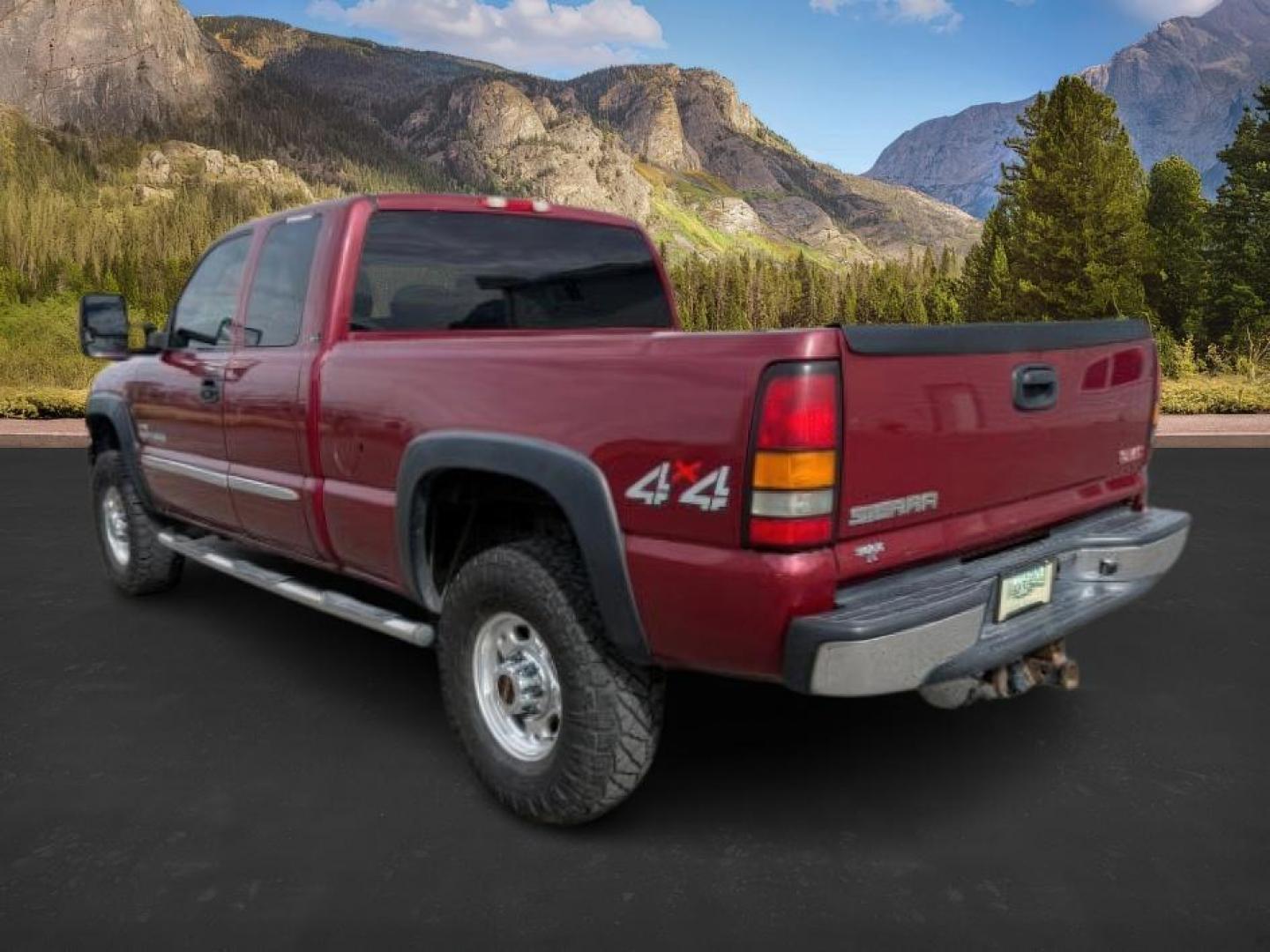 2005 RED /Dark Pewter GMC Sierra 2500HD (1GTHK29295E) with an 66 engine, Automatic transmission, located at 1175 N Woodruff Ave, Idaho Falls, ID, 83401, 43.506901, -111.999657 - At Timberline Auto, finding a great deal on your next vehicle is always easy! Our experienced sales staff's goal is to help find you the right vehicle at the right price! Our knowledgeable finance department has options for almost any credit score. We offer extended service contract options to prote - Photo#2