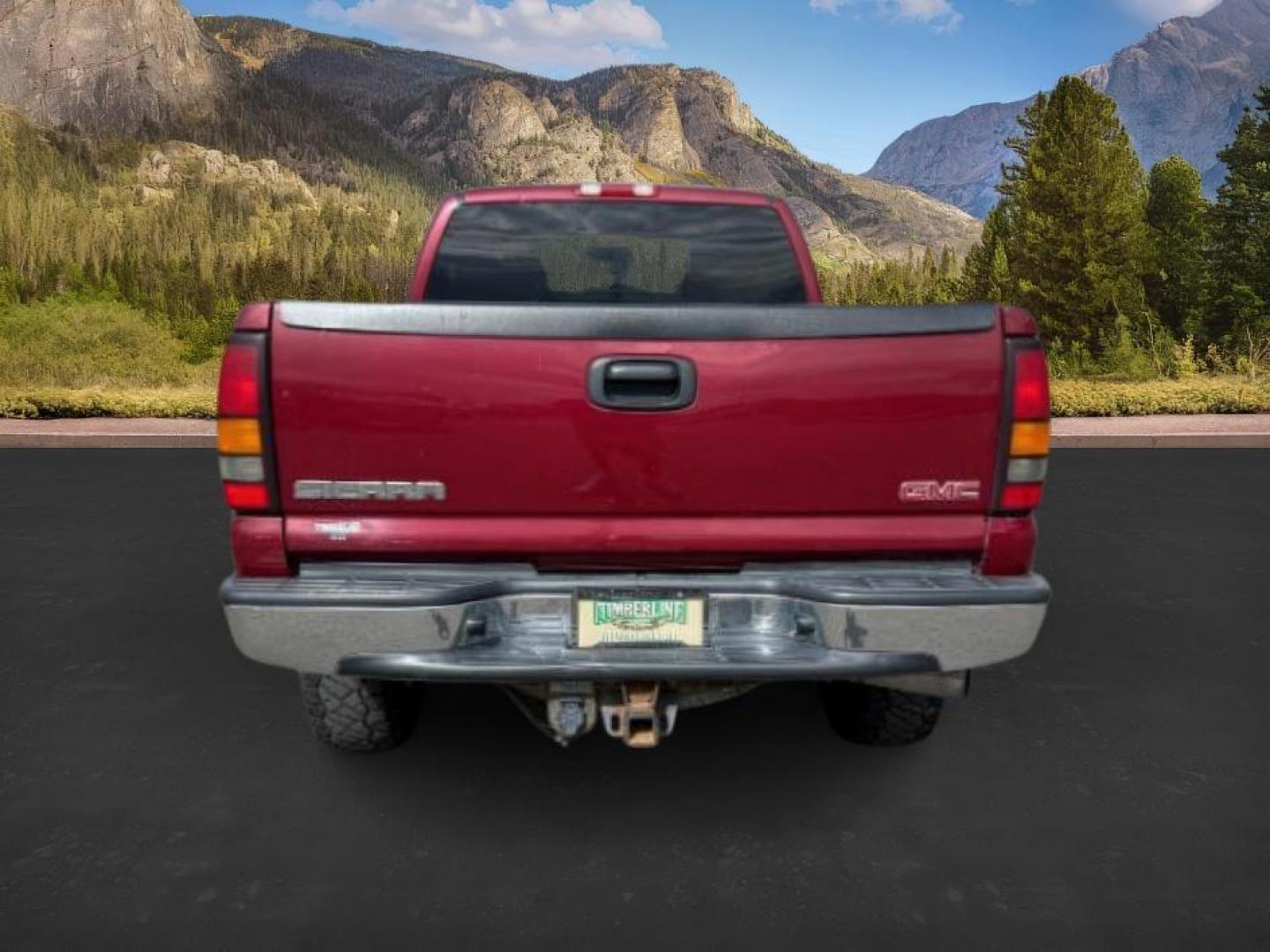 2005 RED /Dark Pewter GMC Sierra 2500HD (1GTHK29295E) with an 66 engine, Automatic transmission, located at 1175 N Woodruff Ave, Idaho Falls, ID, 83401, 43.506901, -111.999657 - At Timberline Auto, finding a great deal on your next vehicle is always easy! Our experienced sales staff's goal is to help find you the right vehicle at the right price! Our knowledgeable finance department has options for almost any credit score. We offer extended service contract options to prote - Photo#3