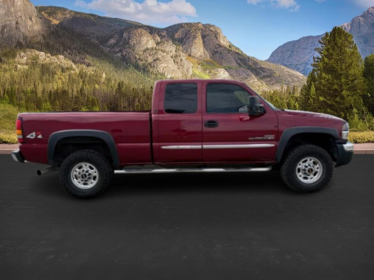 2005 RED /Dark Pewter GMC Sierra 2500HD (1GTHK29295E) with an 66 engine, Automatic transmission, located at 1175 N Woodruff Ave, Idaho Falls, ID, 83401, 43.506901, -111.999657 - At Timberline Auto, finding a great deal on your next vehicle is always easy! Our experienced sales staff's goal is to help find you the right vehicle at the right price! Our knowledgeable finance department has options for almost any credit score. We offer extended service contract options to prote - Photo#5