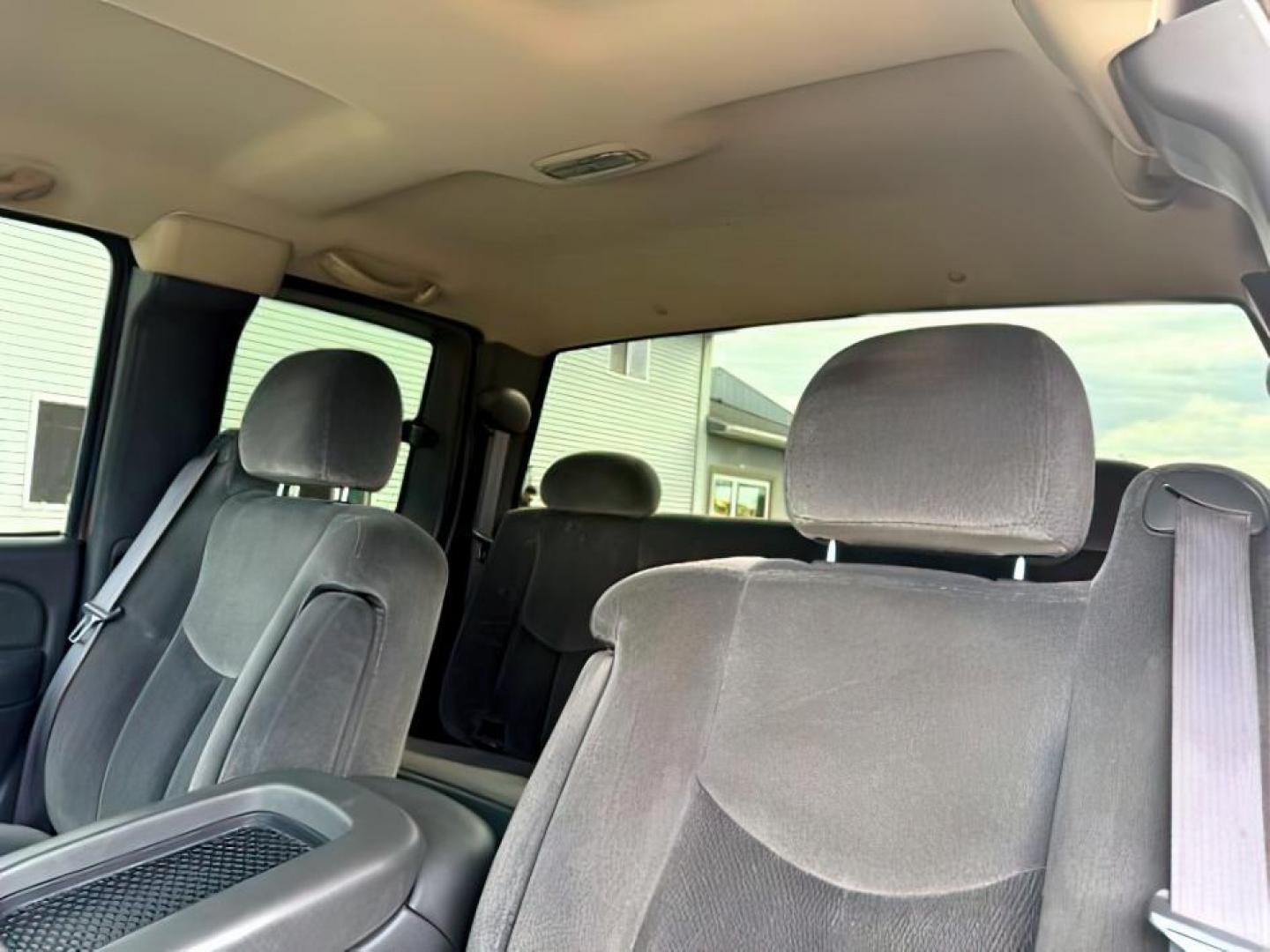 2005 RED /Dark Pewter GMC Sierra 2500HD (1GTHK29295E) with an 66 engine, Automatic transmission, located at 1175 N Woodruff Ave, Idaho Falls, ID, 83401, 43.506901, -111.999657 - At Timberline Auto, finding a great deal on your next vehicle is always easy! Our experienced sales staff's goal is to help find you the right vehicle at the right price! Our knowledgeable finance department has options for almost any credit score. We offer extended service contract options to prote - Photo#15